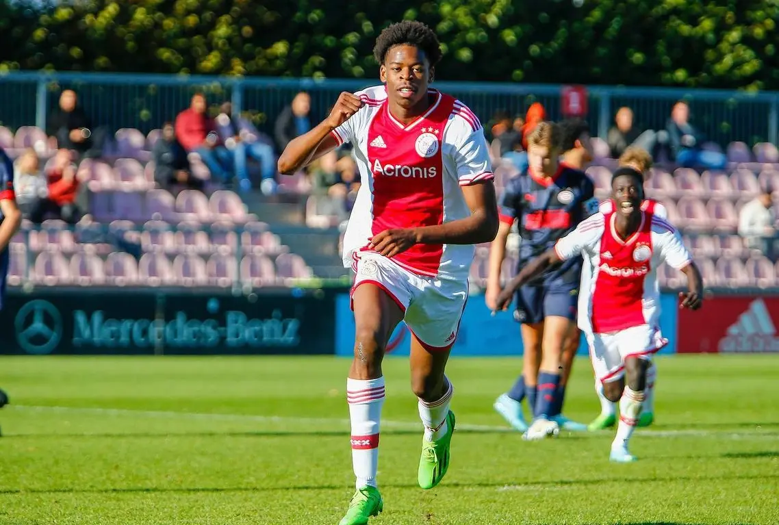 Future Cup Dag 1: Ajax O17 wint, maar oogt zoekende