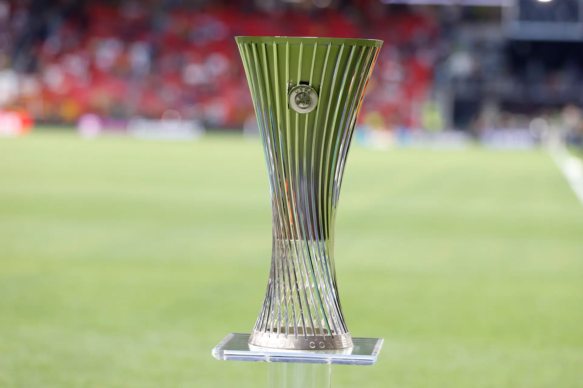 Fiorentina wint in extremis, Olympiakos stunt bij Aston Villa