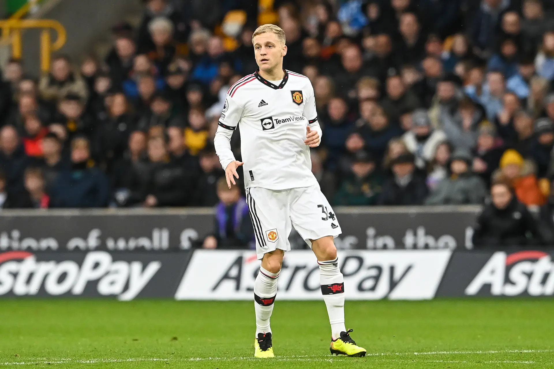 Geruchtenmolen: 'Terugkeer Van de Beek bij Ajax niet uitgesloten'