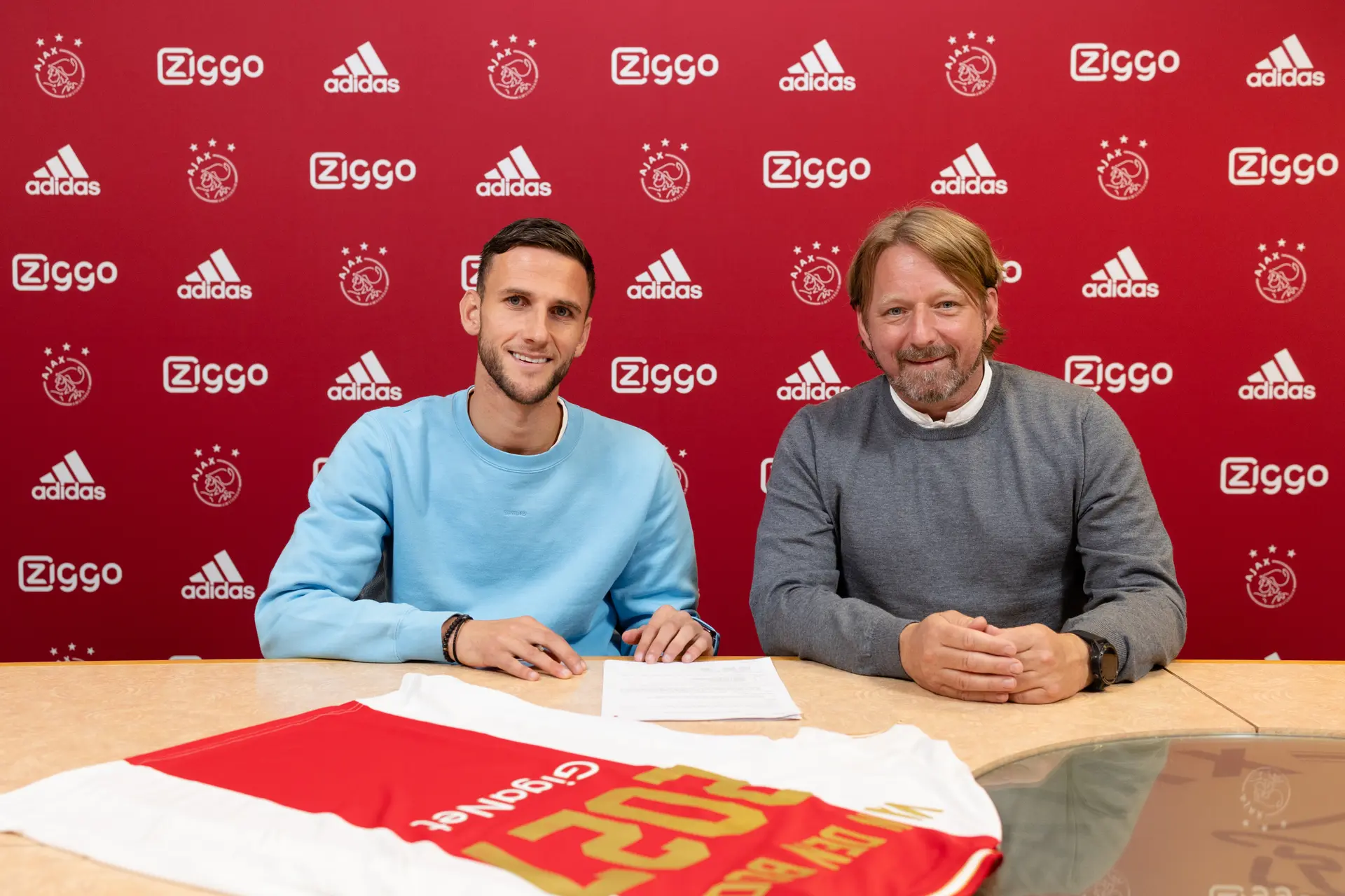 Van den Boomen blij bij Ajax en benoemt 'goede connectie' met Bergwijn