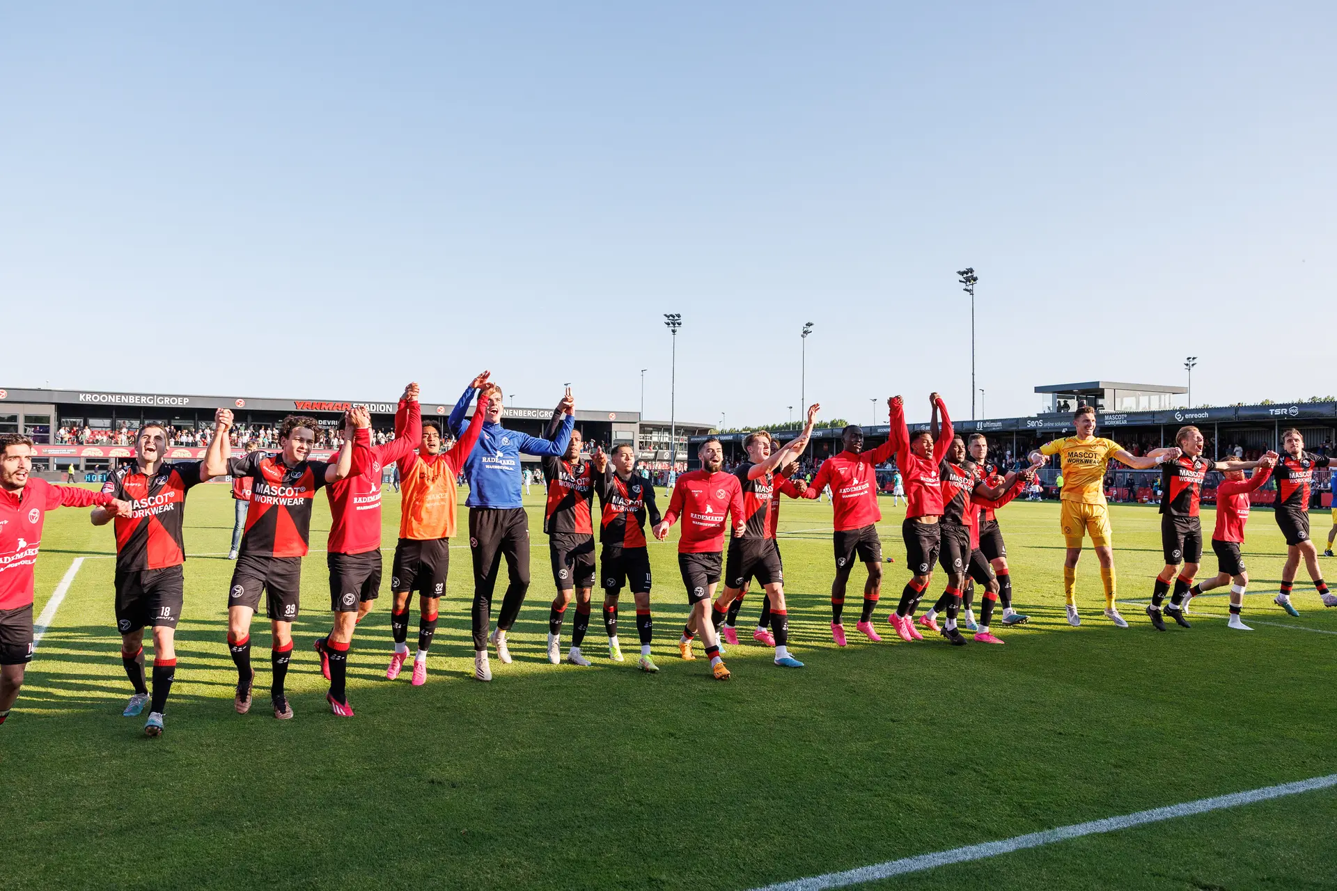 Almere City en FC Emmen naar finale play-offs promotie/degradatie