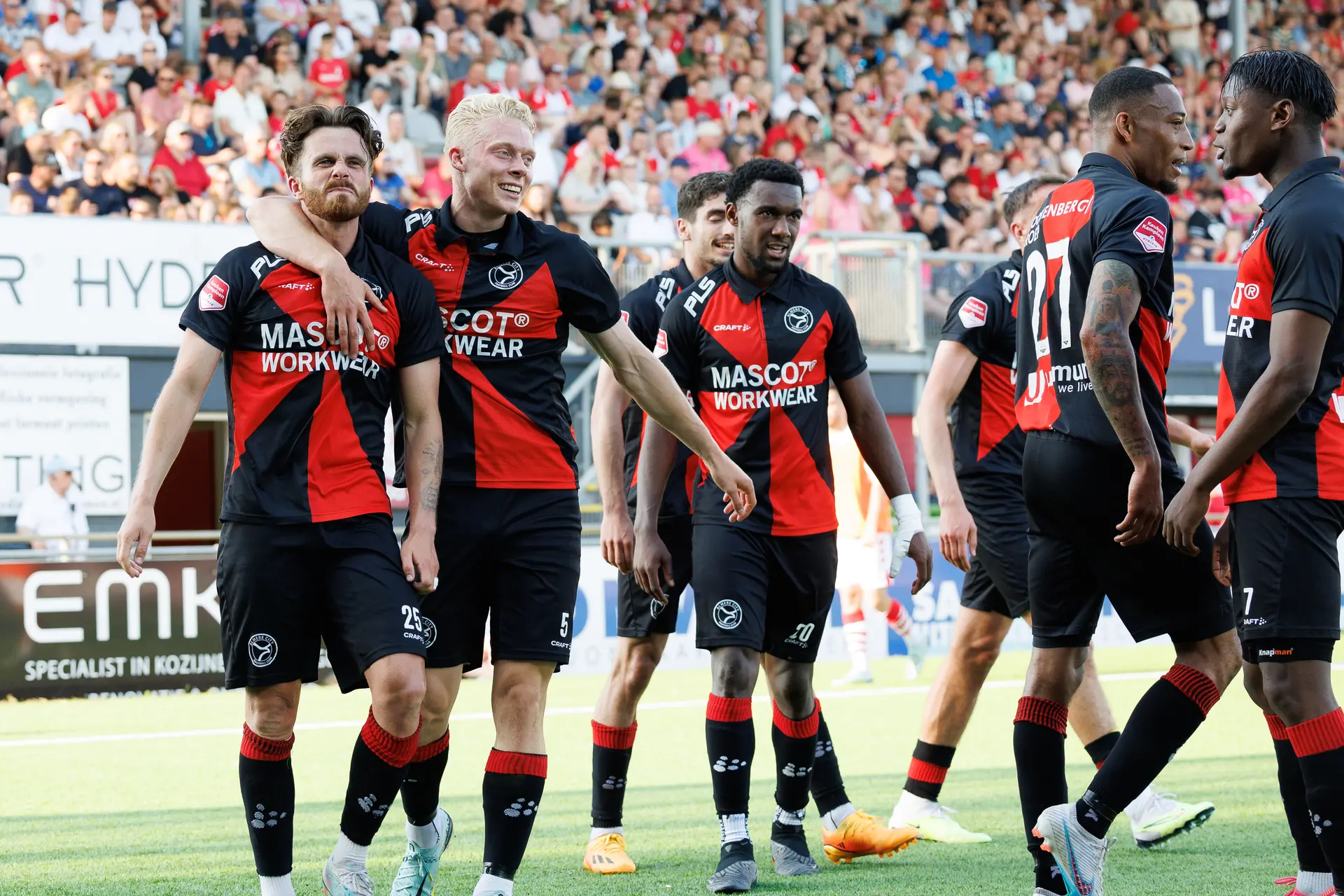 Almere City wint opnieuw van FC Emmen en debuteert in Eredivisie