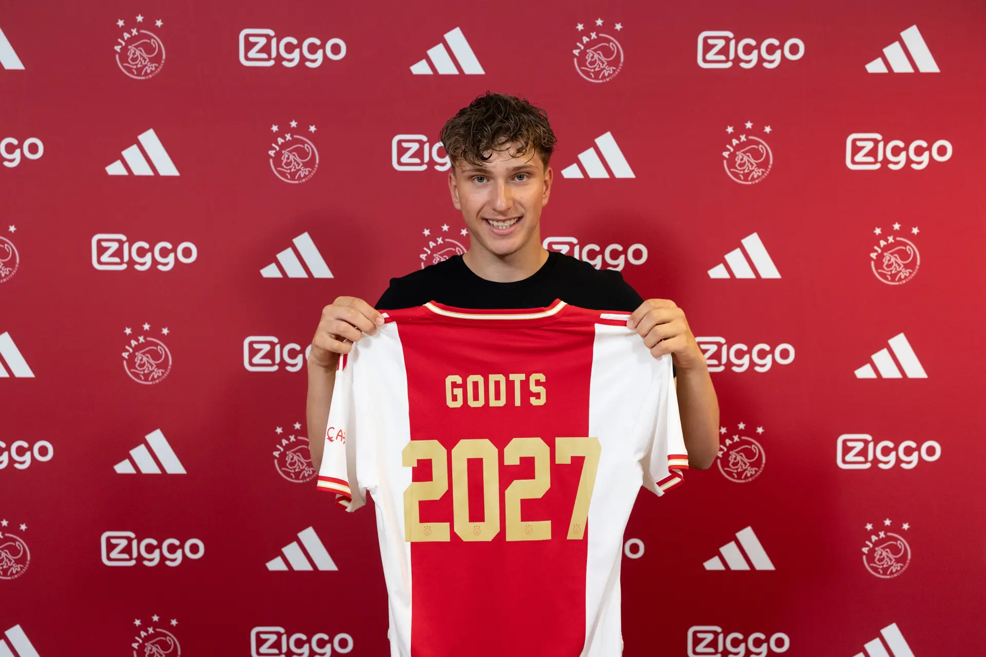 Godts tekent nieuwe verbintenis bij Ajax; Belg ligt vast tot medio 2027