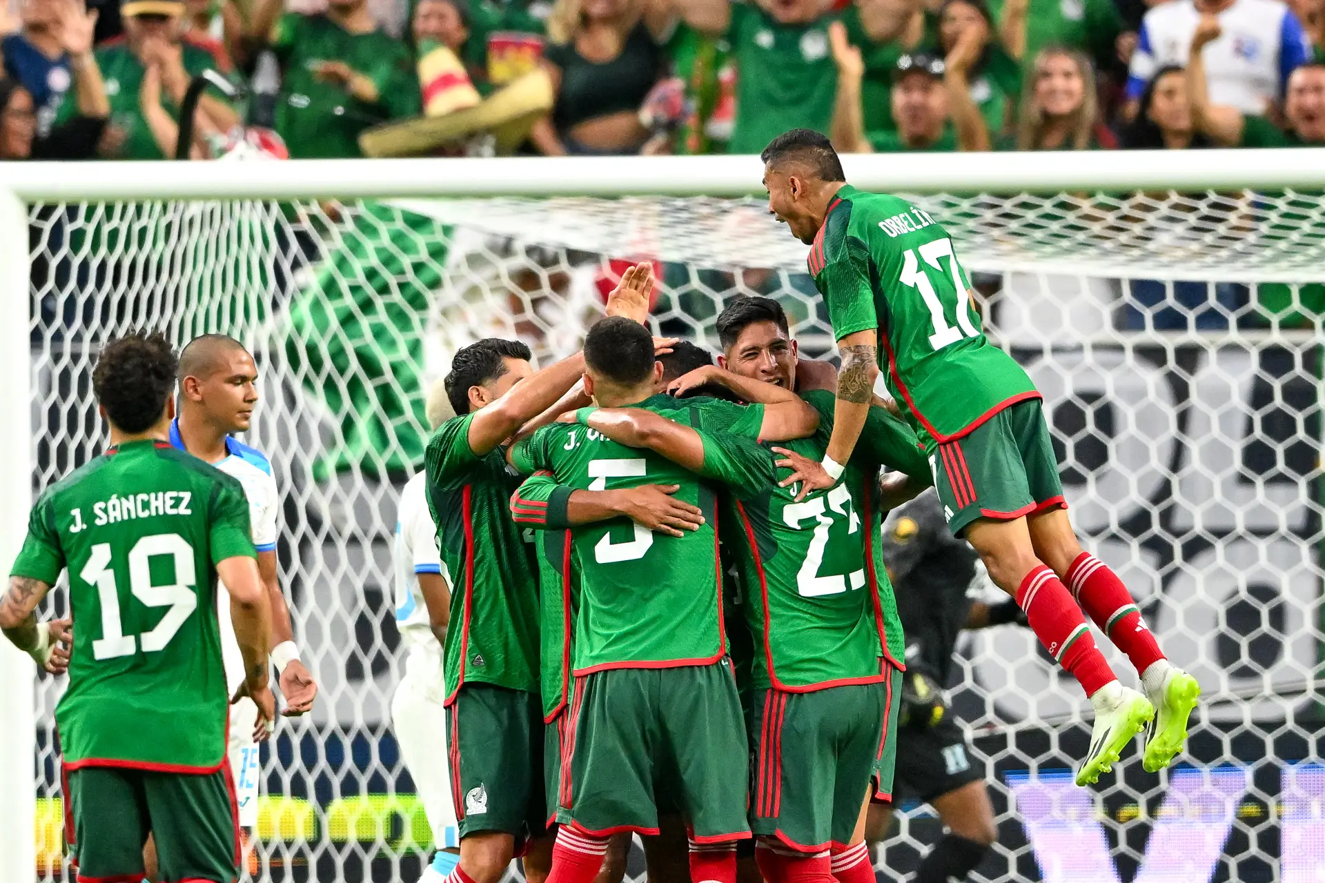 Interlands: Álvarez en Sánchez spelen komende nacht weer op Gold Cup