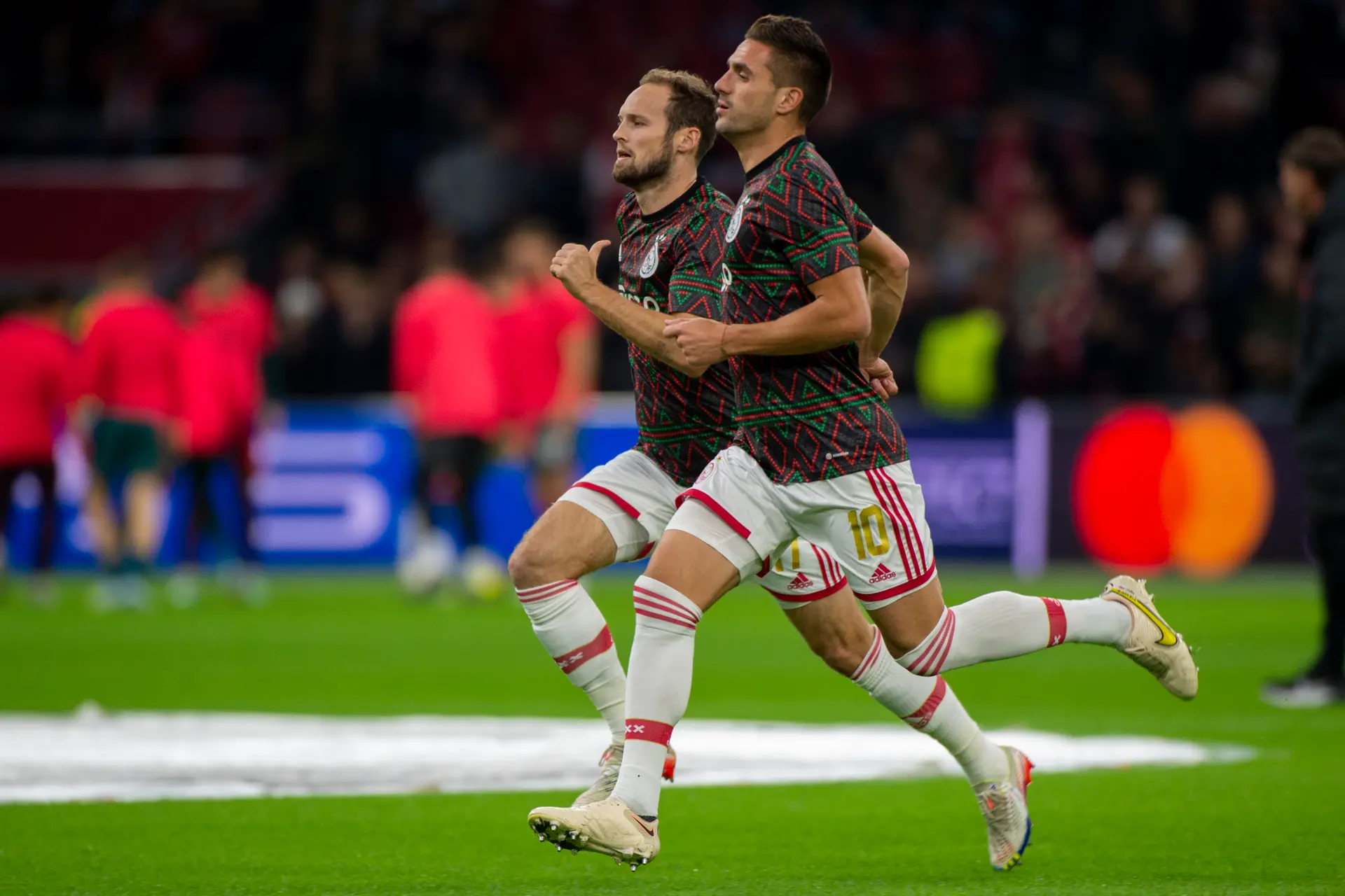 'Verdeeldheid binnen Ajax over terughalen Tadic en Blind'