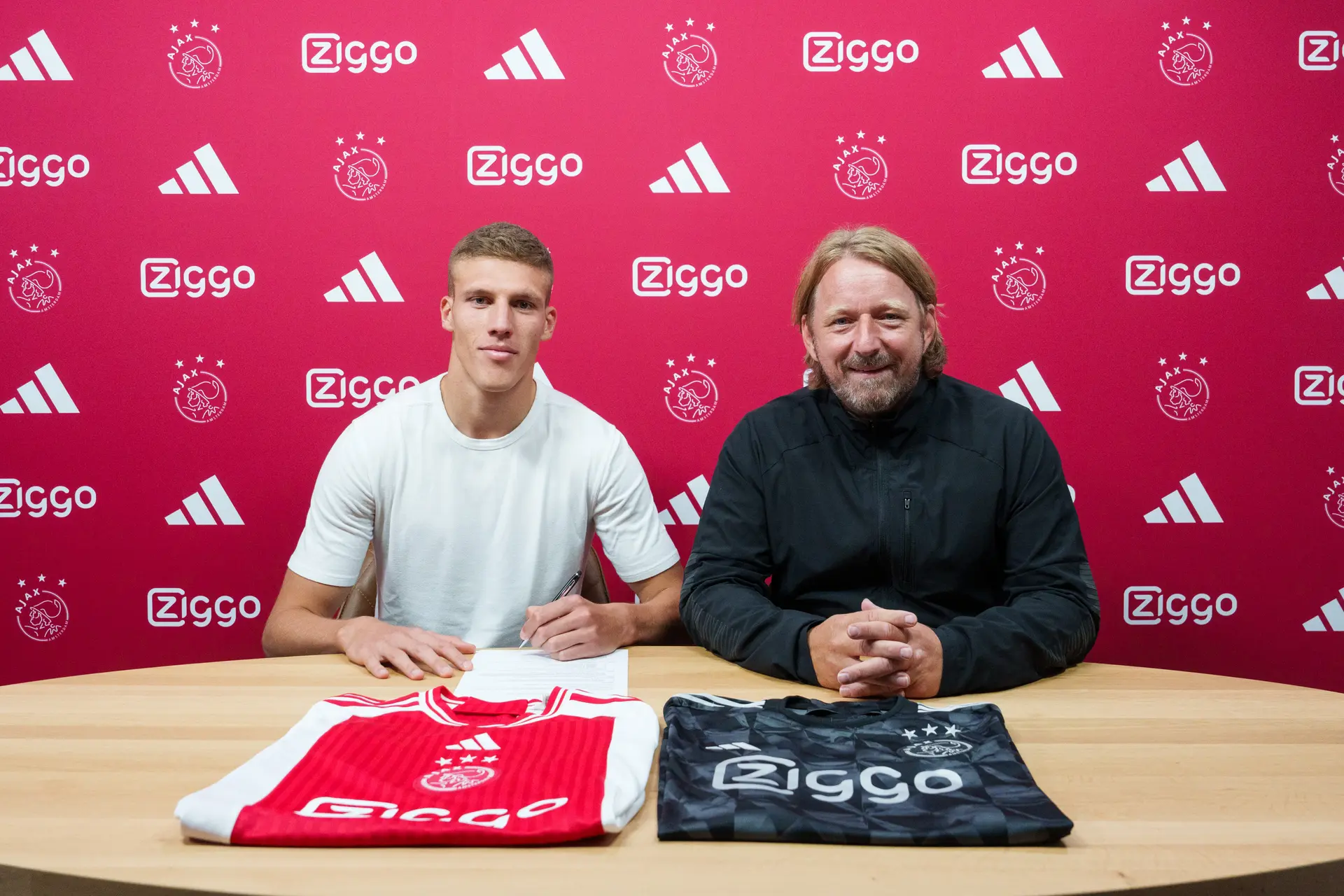 Mislintat blij met Medić: 'Vorig jaar probeerde ik hem al naar Stuttgart te halen'