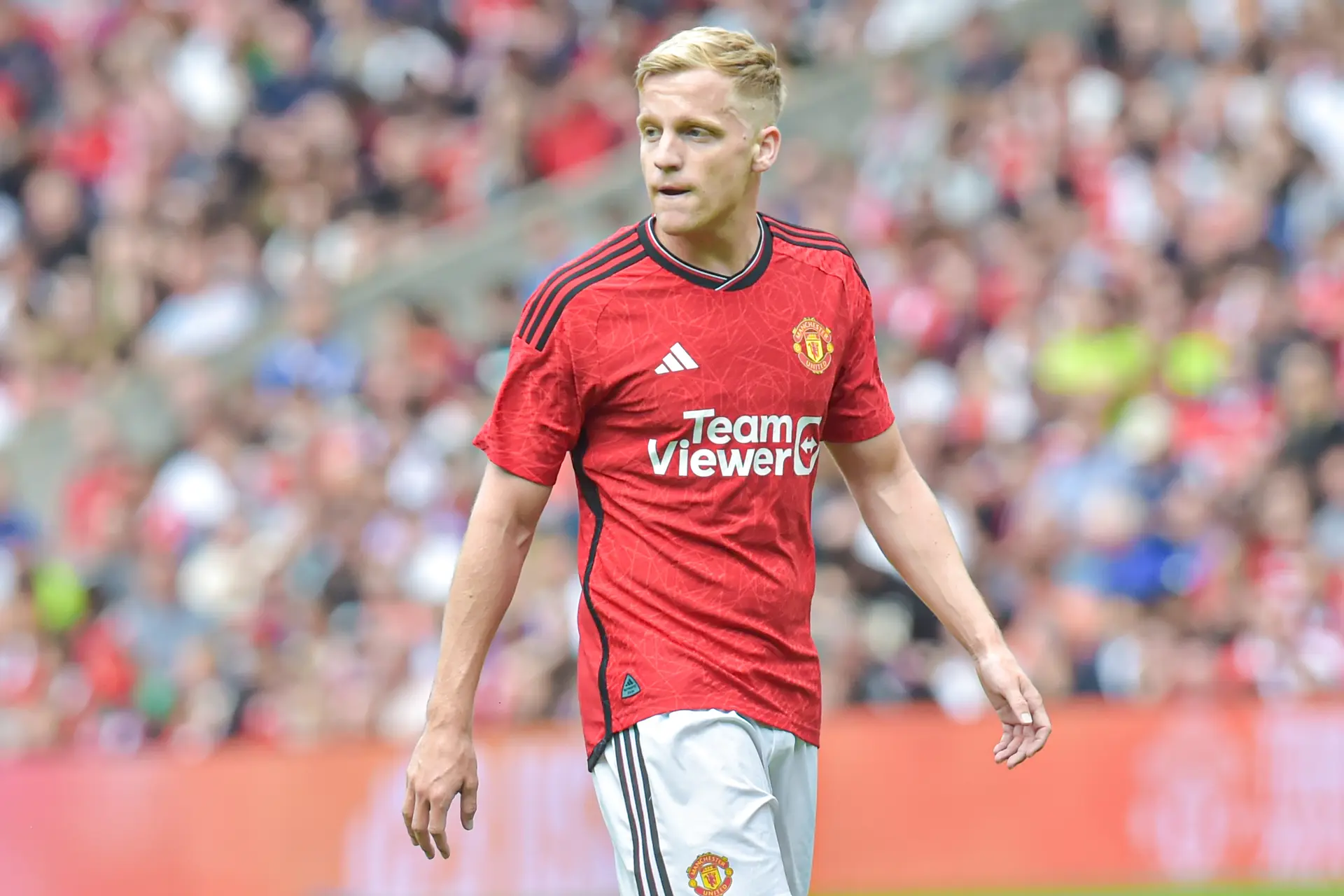 Geruchtenmolen: 'Ajax overweegt Van de Beek terug naar Amsterdam te halen'