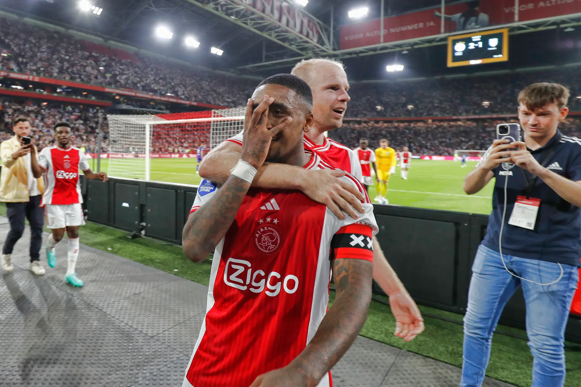 Bergwijn trots op aanvoerderschap: 'Voor mijn ontwikkeling is dit prima'