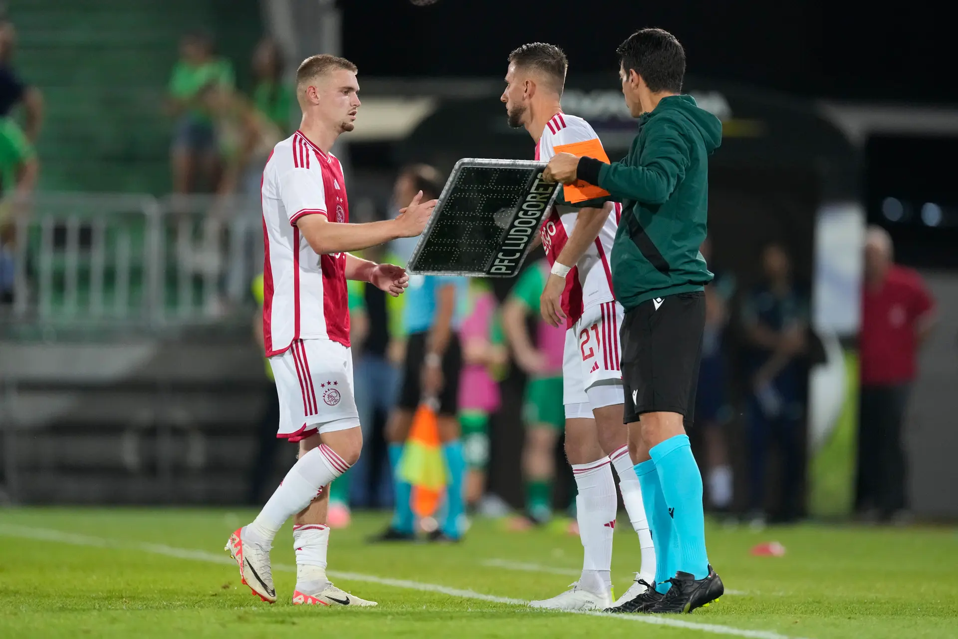 NB: 'Berghuis is de beste nummer tien die Ajax nu in de selectie heeft'
