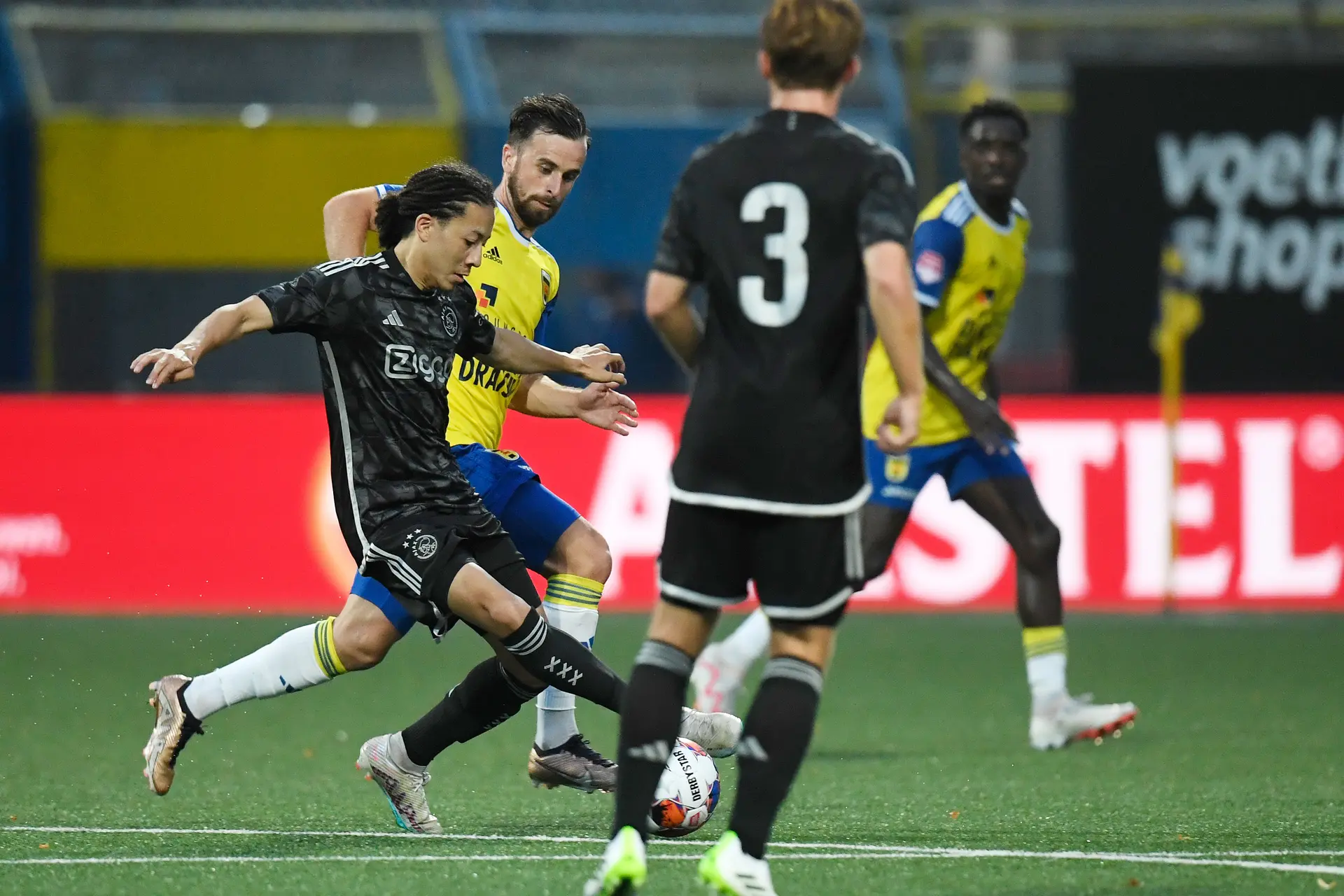 Maestro Fitz-Jim is toe aan de Eredivisie, ook aanvoerder Misehouy valt weer op