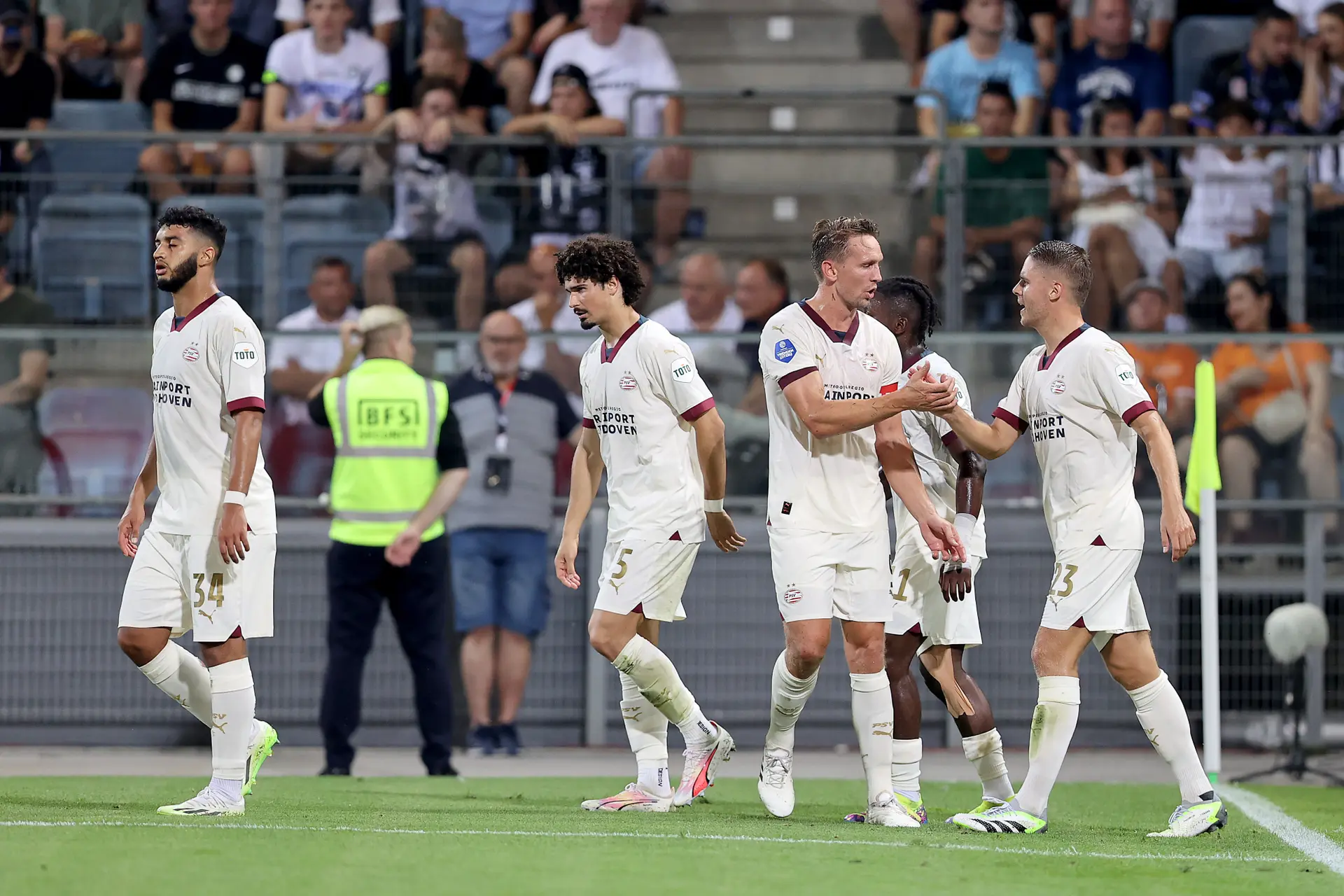 PSV naar play-offs Champions League na gemakkelijk tweeluik tegen Sturm Graz