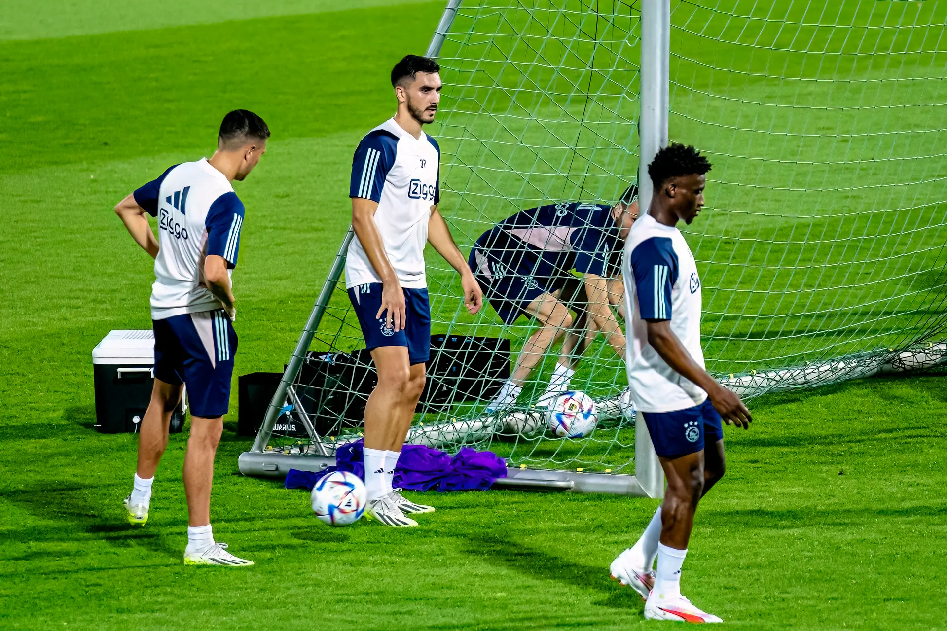 sutalo ajax training 2324