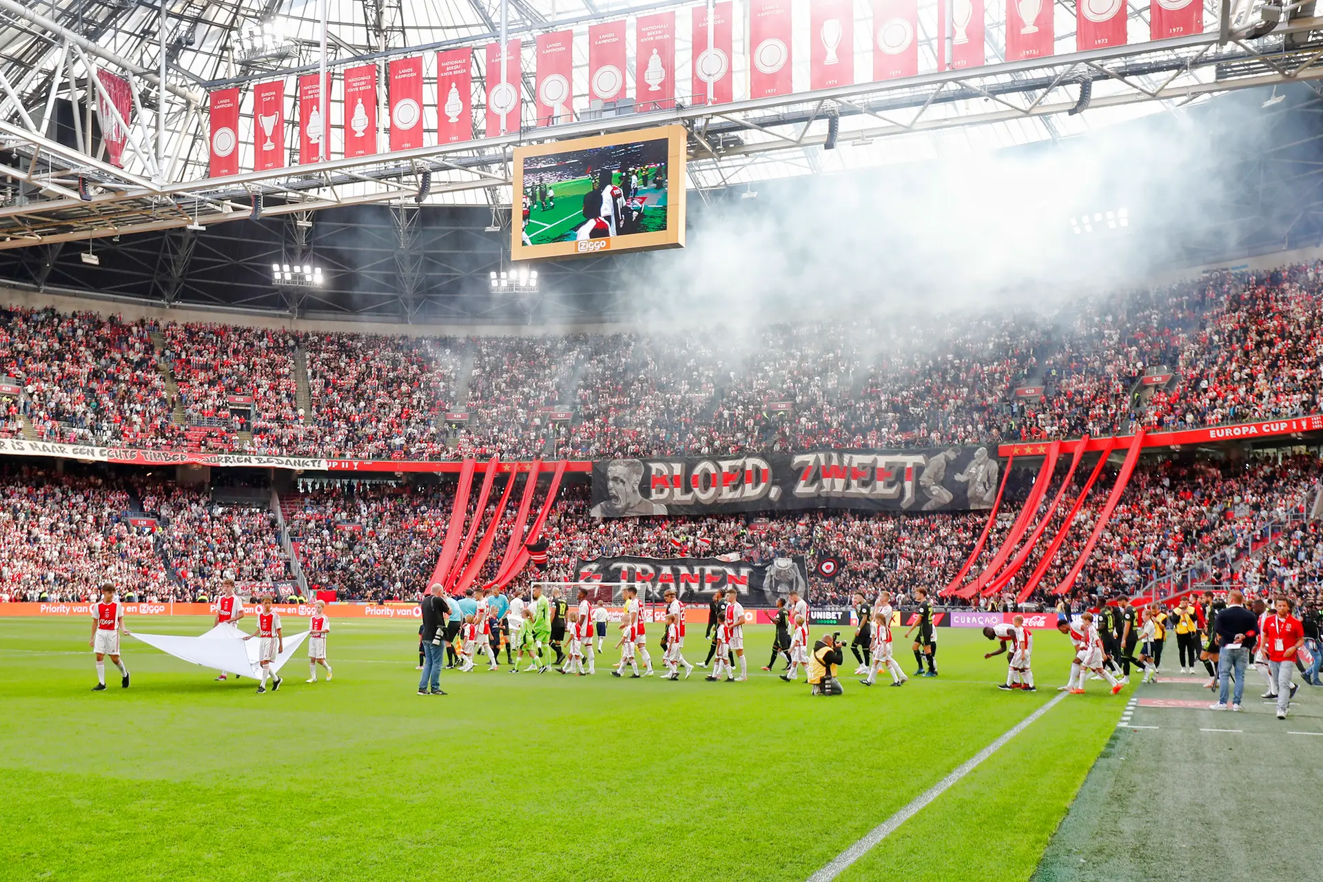 'Ajax en Feyenoord oneens over afwikkeling van gestaakte Klassieker'