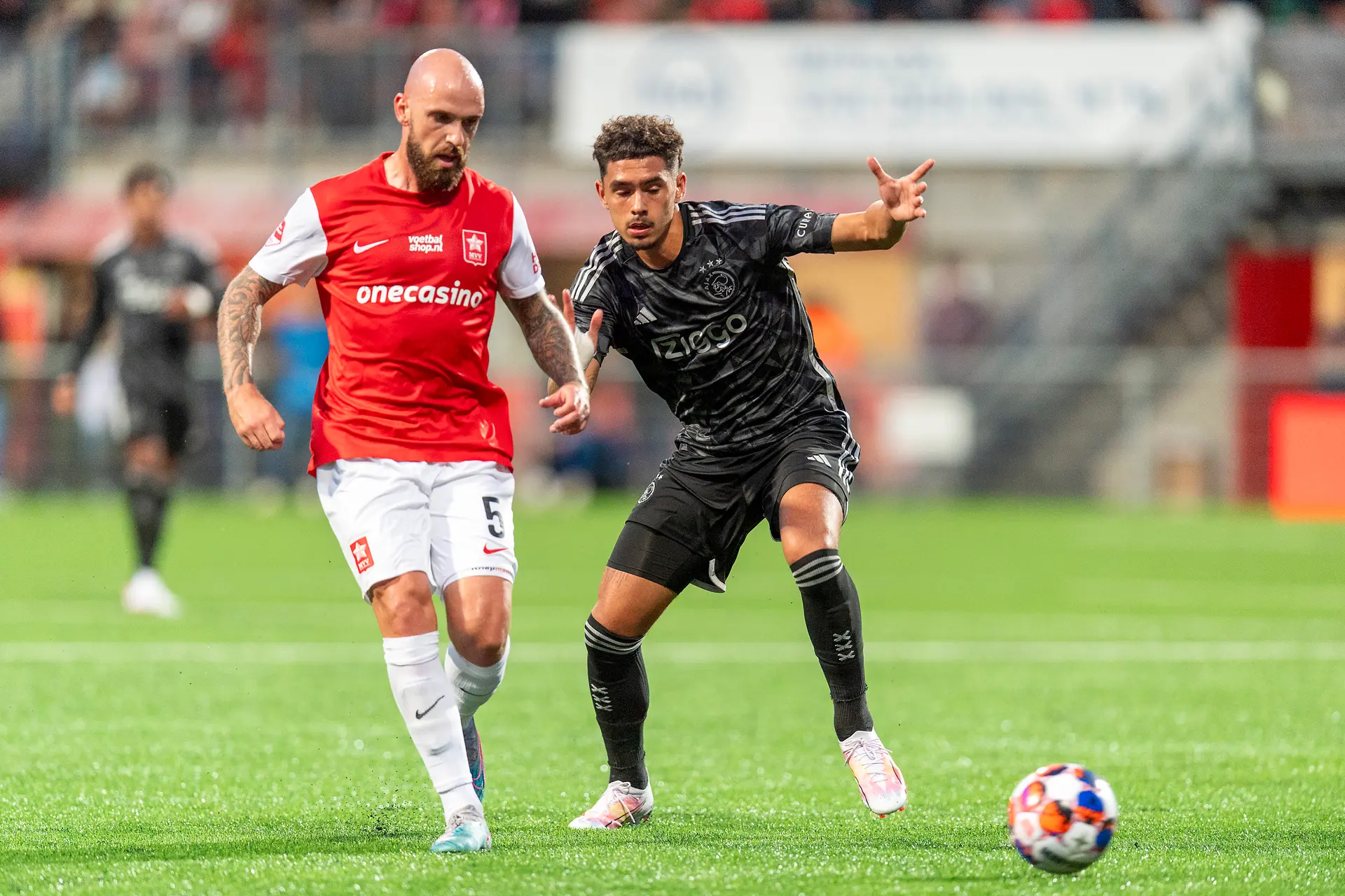 Ajax verlengt contract van verdediger Gooijer