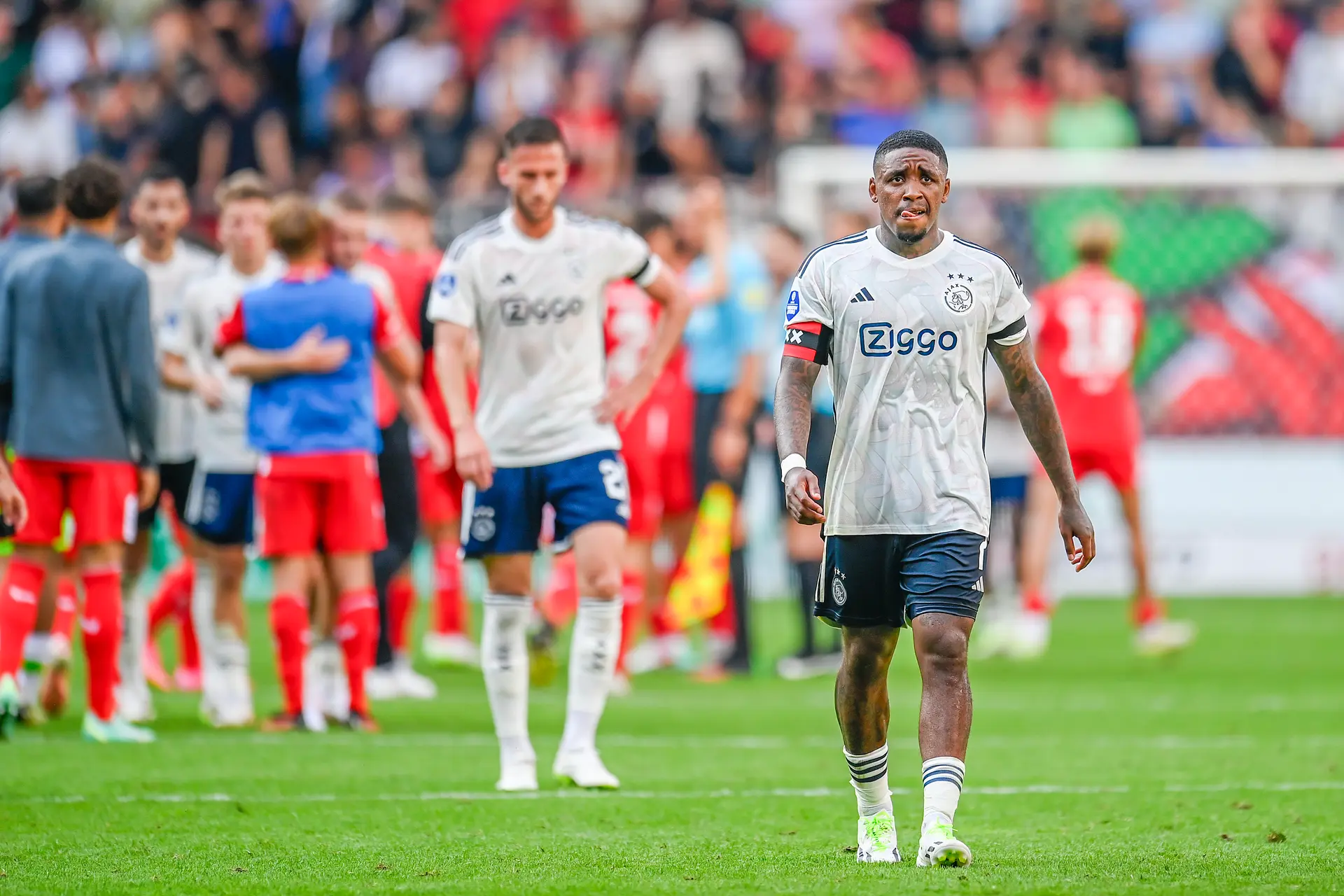 Bergwijn boos na nederlaag tegen FC Twente: 'Schandalig wat we hebben laten zien'