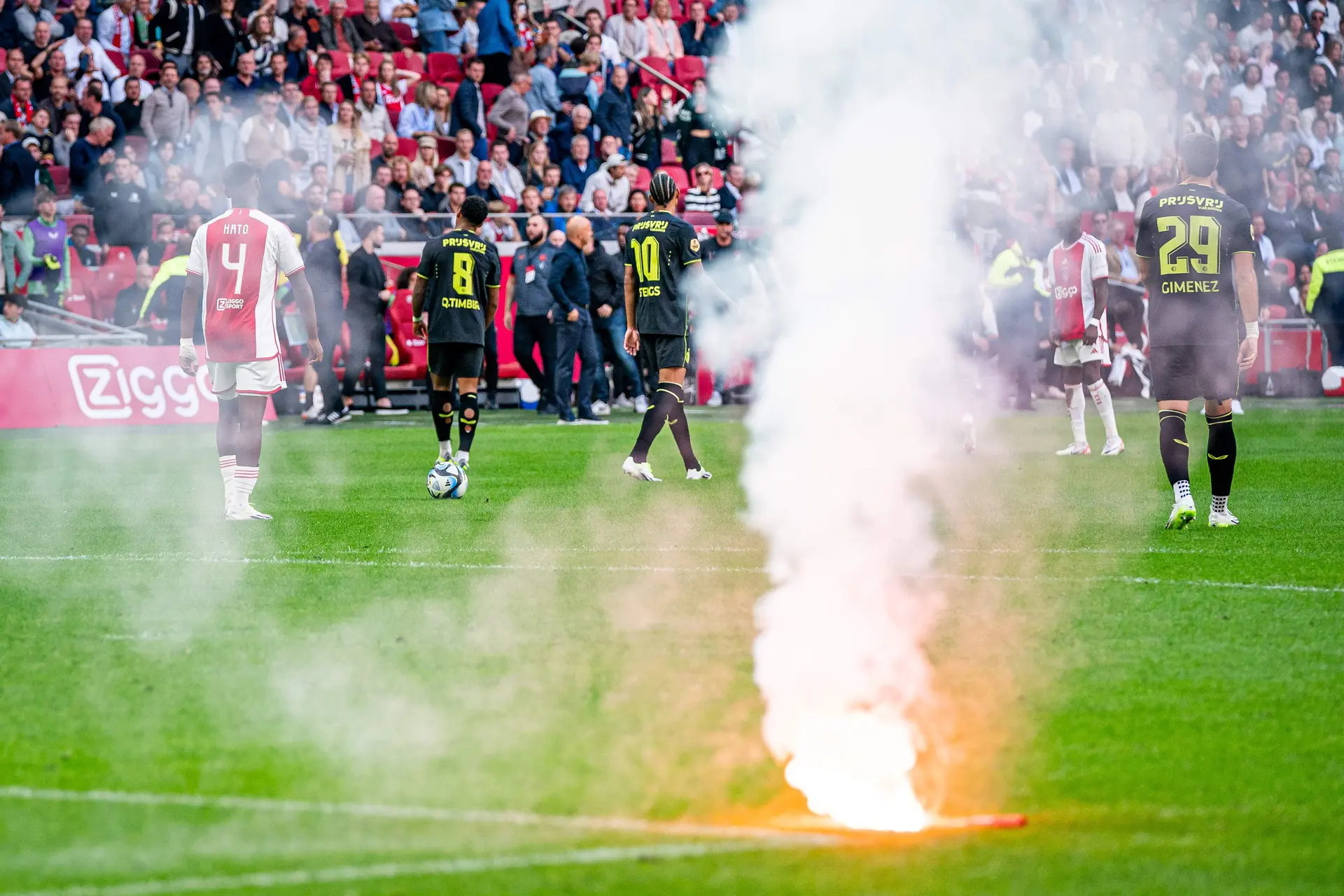 Ajax schrapt juridische stappen; Klassieker wordt woensdag uitgespeeld