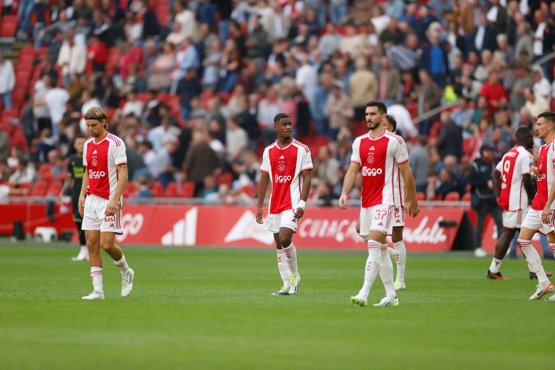 Perez vond openingsfase Ajax niet indrukwekkend: 'Kinderhand is snel gevuld'