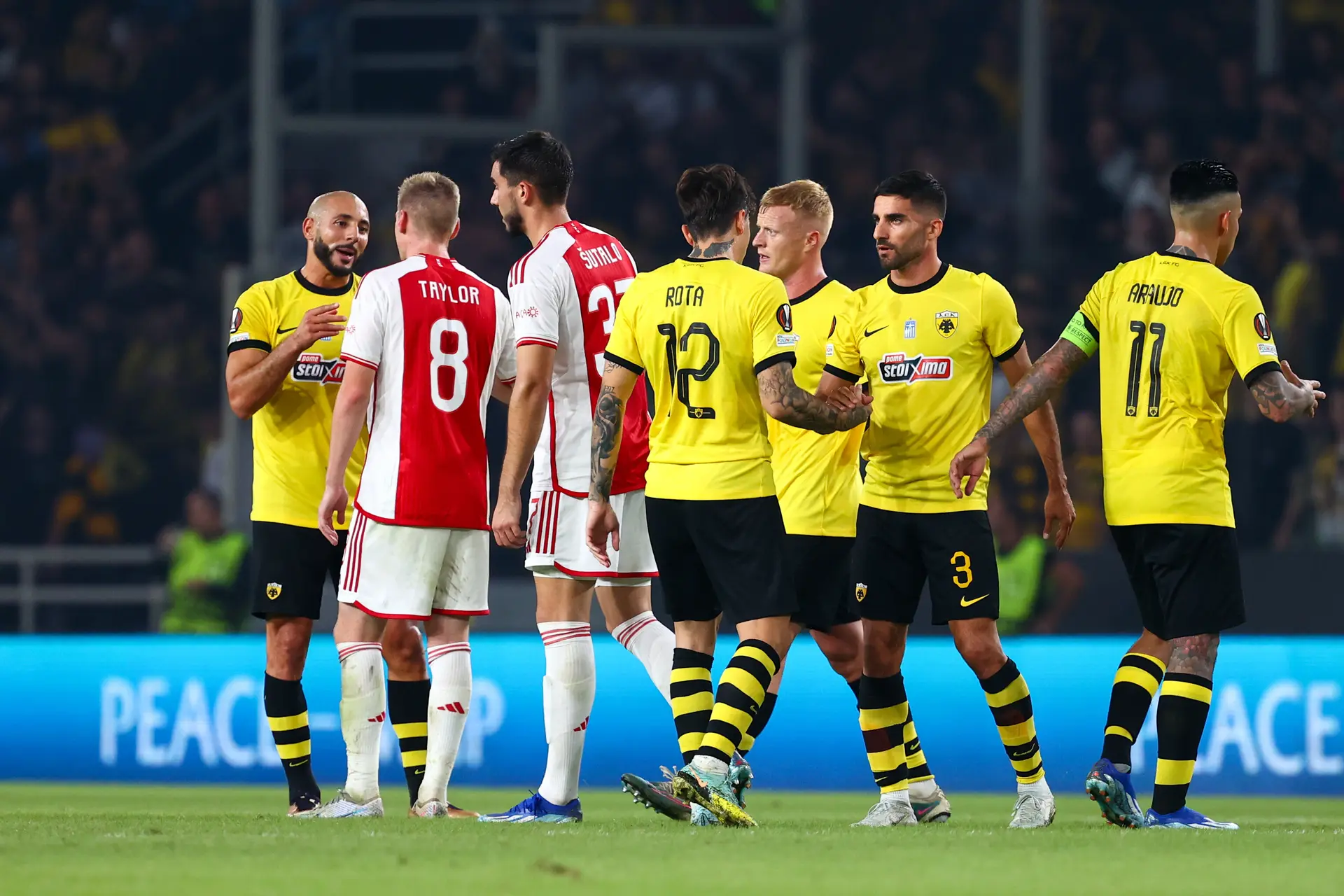 Griekse media: 'Ajax mag zich gelukkig prijzen dat ze Athene met punt konden verlaten'