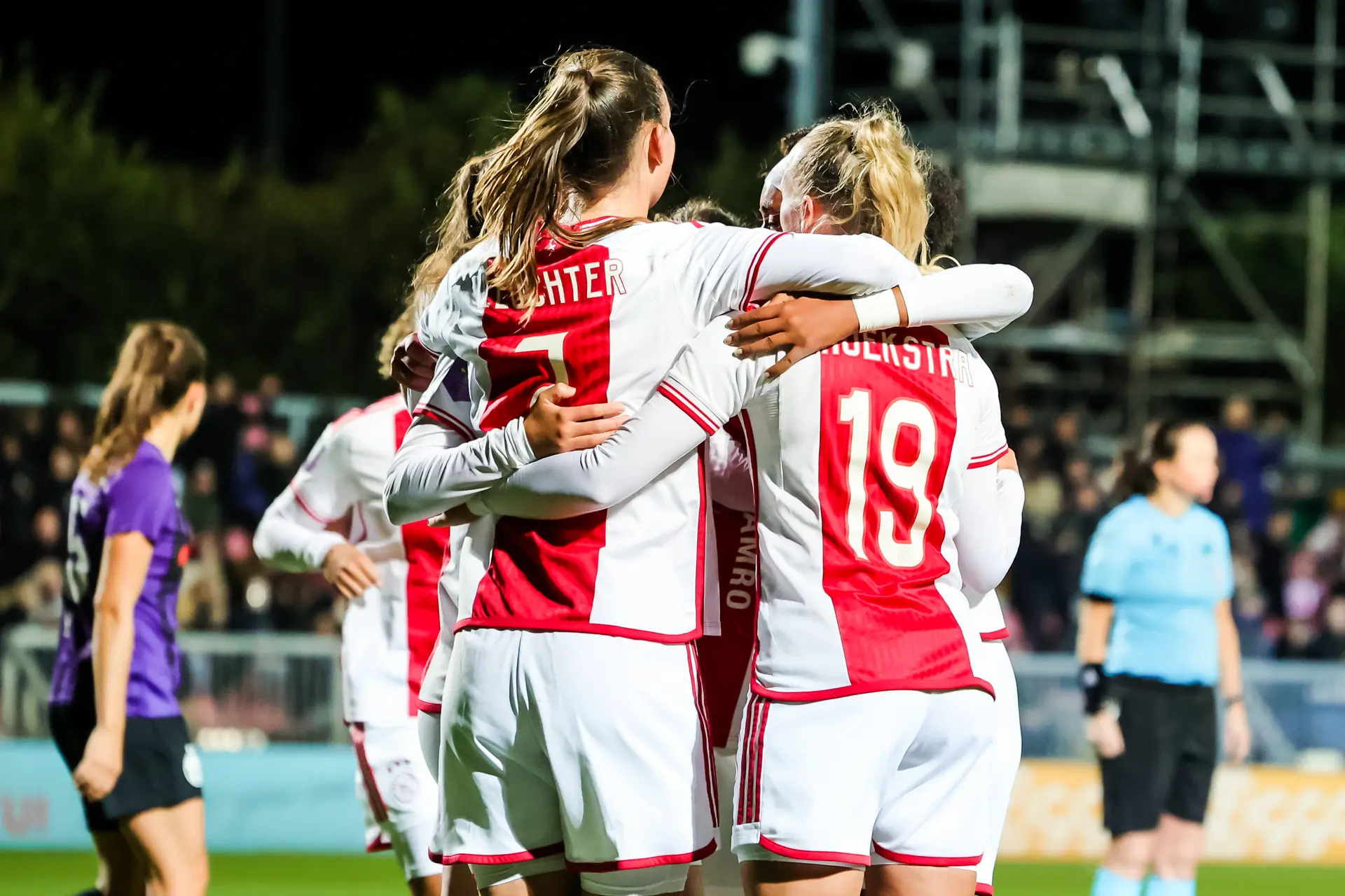 'Ajax Vrouwen verzekerd van half miljoen euro met deelname aan Champions League'