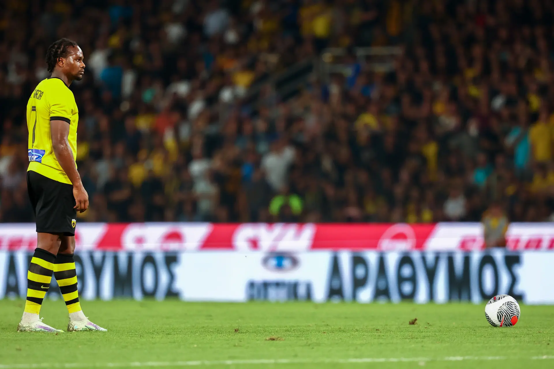 'AEK Athene-spits Levi Garcia mist duel met Ajax'