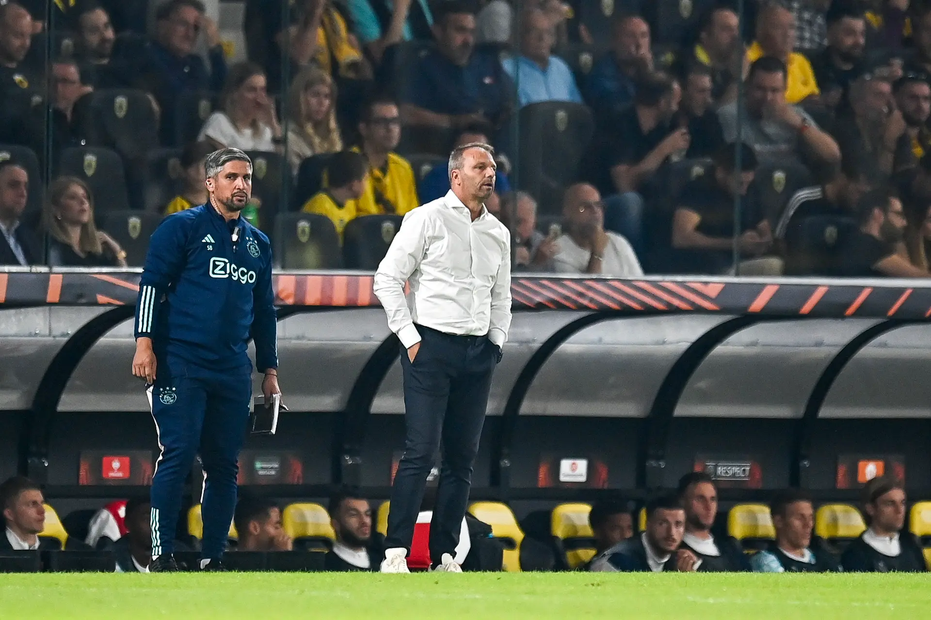 Steijn zag sterke Brobbey tegen AEK Athene: 'Maar hij wordt niet echt beschermd'