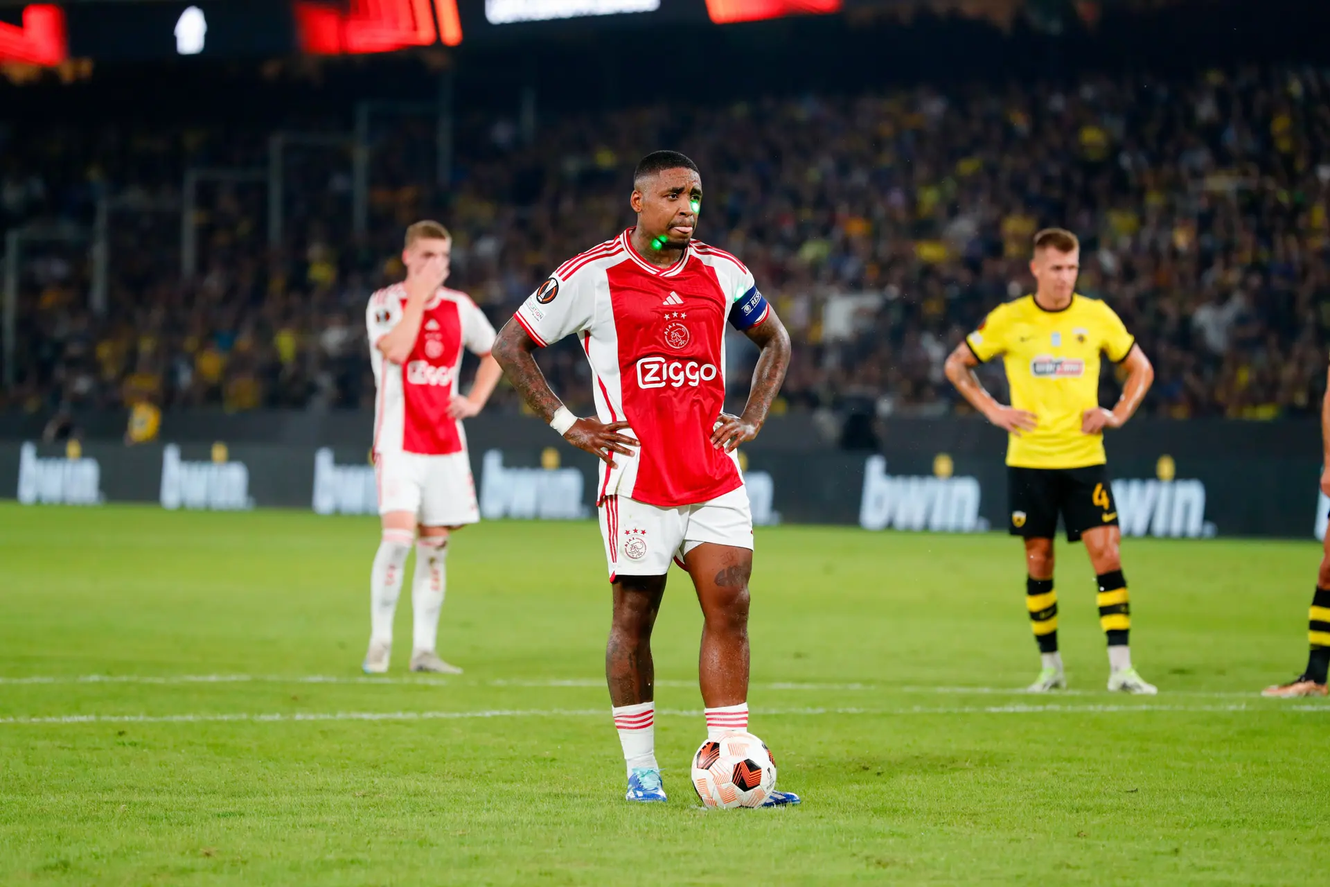 Bergwijn gematigd tevreden met gelijkspel tegen AEK Athene: 'Belangrijk dat je hem niet verliest'
