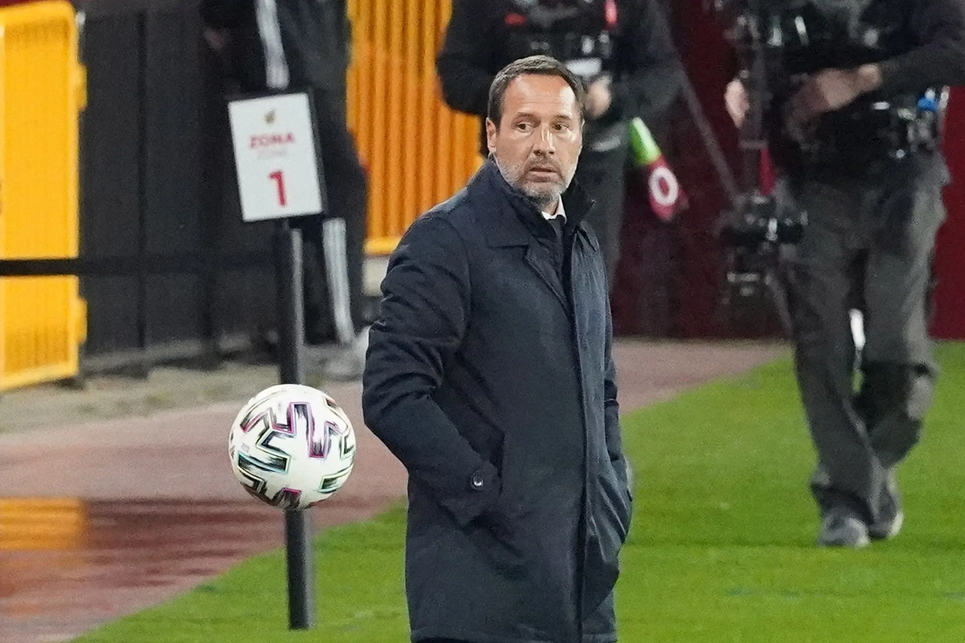Branie: Krijgt Van ’t Schip Ajax in november eindelijk aan de praat?