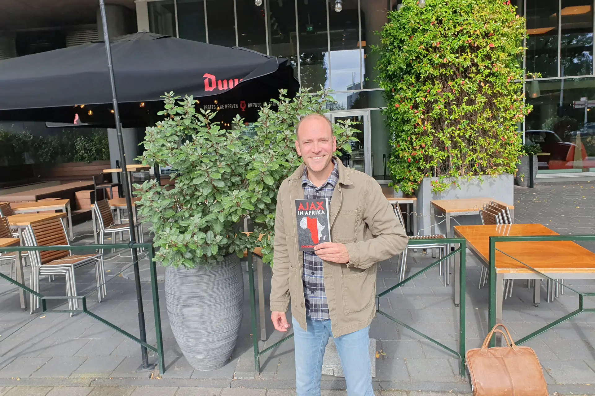 jonathan ursem ajax boekenkast