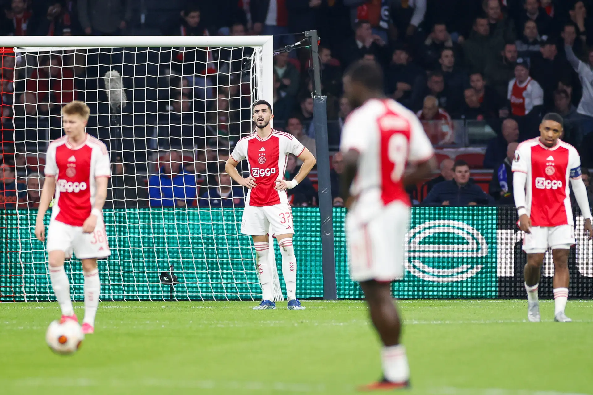 NB: 'Dit Ajax is kwalitatief nog niet goed genoeg om van Brighton te winnen'
