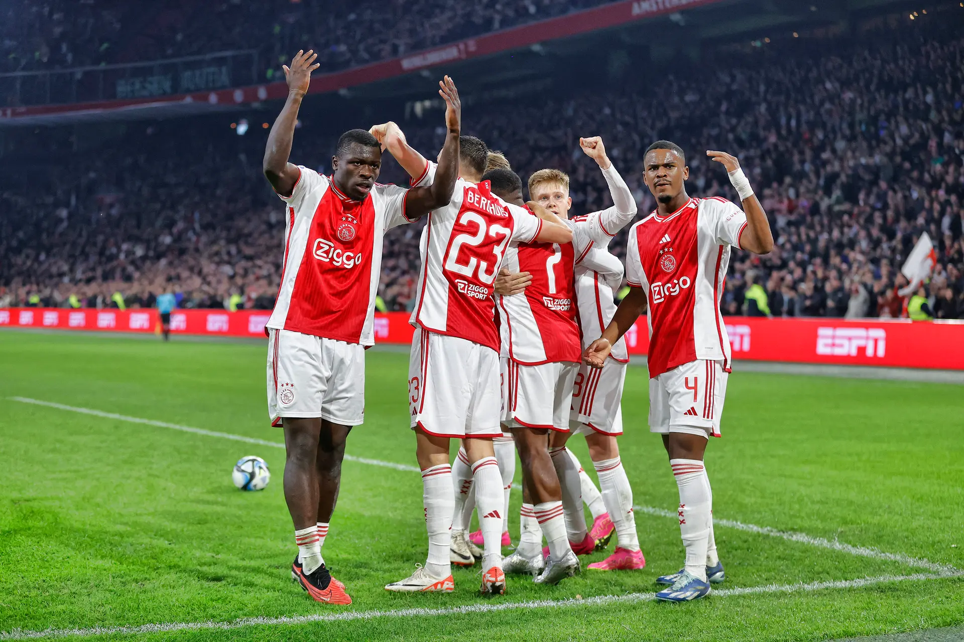 Brobbey en Berghuis in Elftal van de Week: 'Brobbey heeft het instinct voor waar de bal komt'