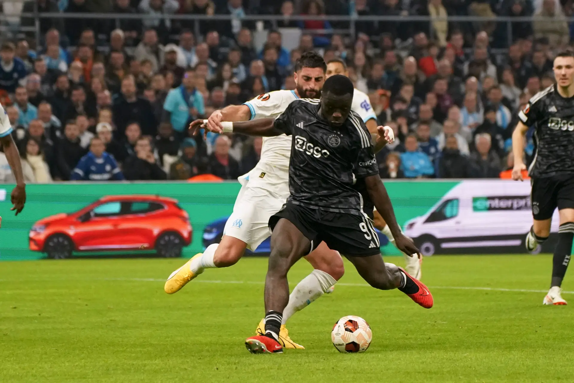 Brobbey teleurgesteld na uitschakeling in Europa League: 'Frustrerende avond'