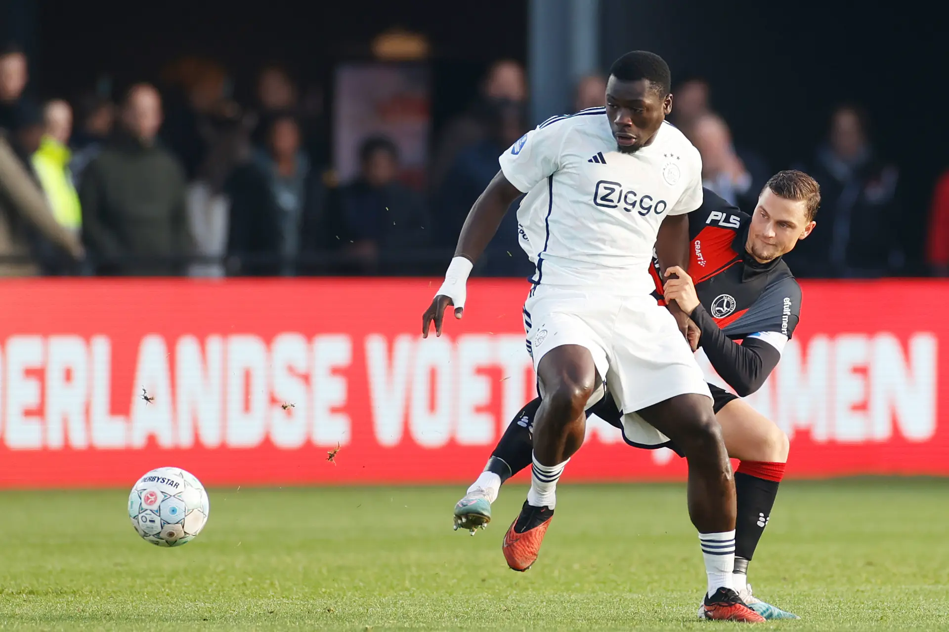 NB: 'Ajax hing van toevalligheden aan elkaar en stichtte alleen gevaar via Brobbey'