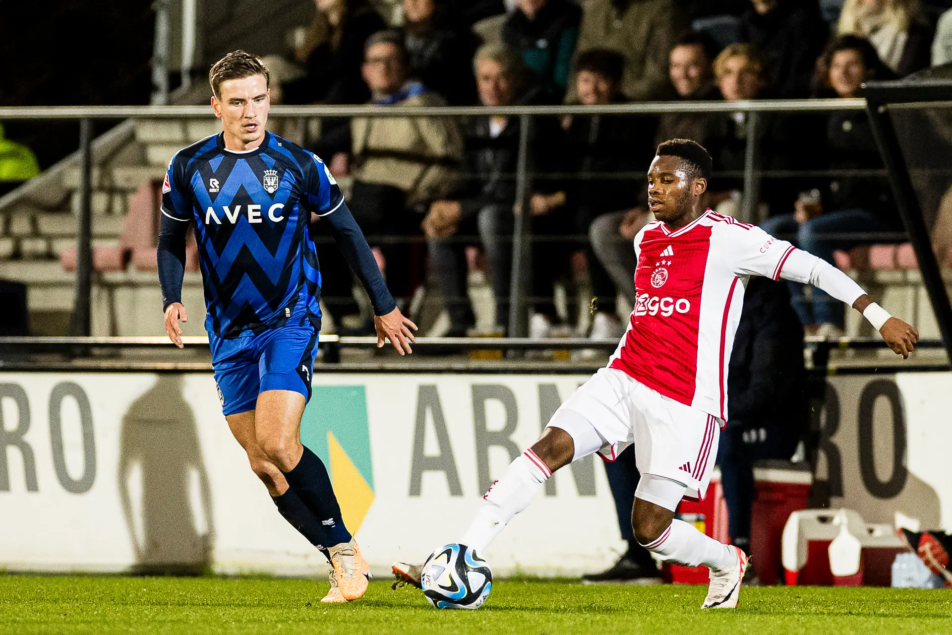 'Idumbo Muzambo verlaat Ajax in zomer; Tottenham Hotspur één van de geïnteresseerde clubs'