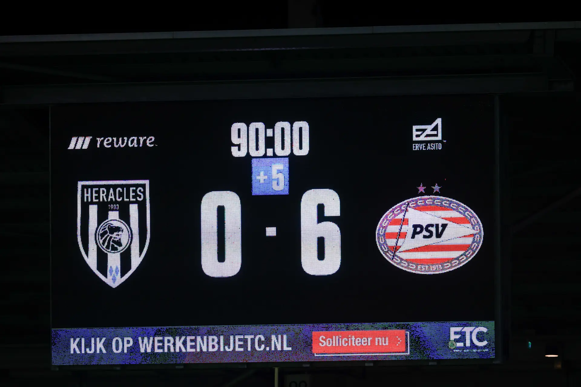 PSV vernedert Heracles Almelo; Go Ahead Eagles laat geen spaan heel van Vitesse