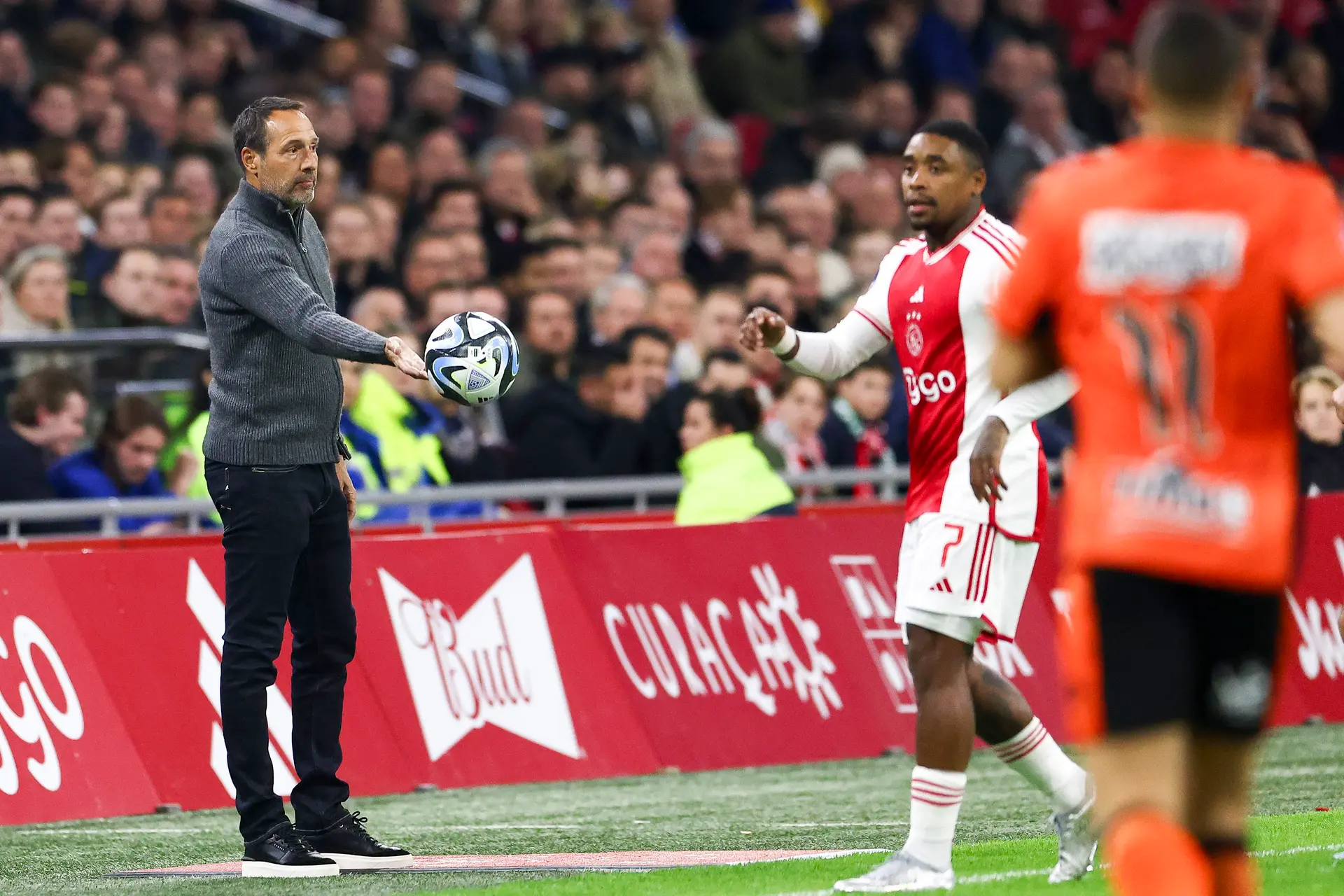 Van 't Schip vereerd: 'Zijn niet veel spelers die ook trainer worden van dezelfde club'