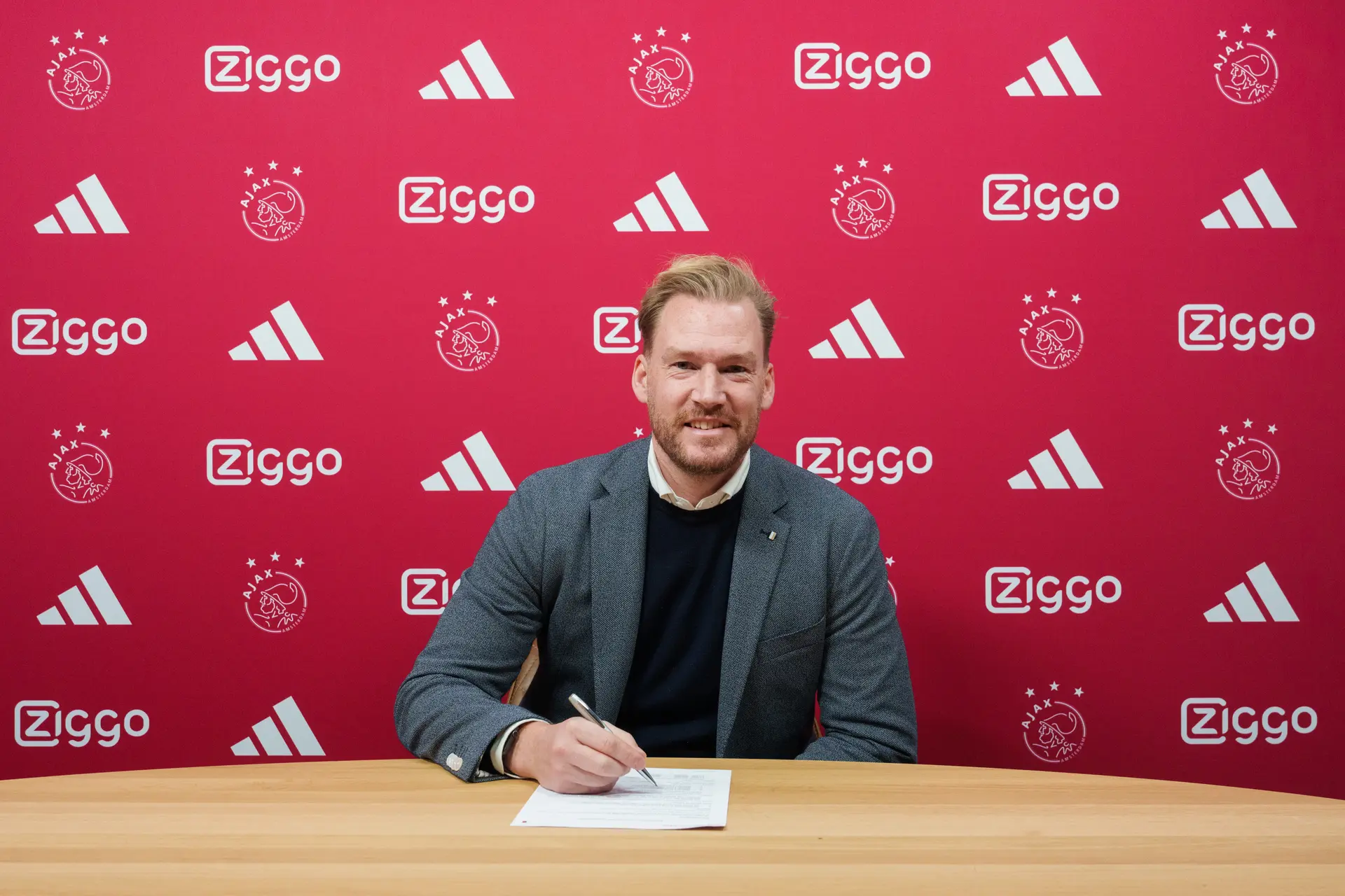Beuker omschrijft ideale Ajax-speler: 'Slimmere spelers die snel kunnen denken'