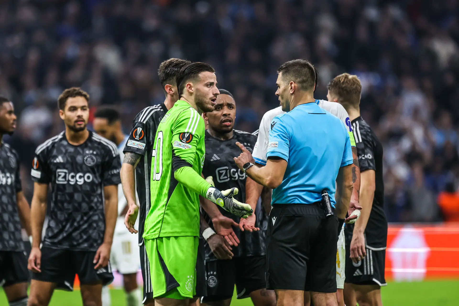 Van 't Schip baalt van gegeven rode kaart: 'Als je zes keer terug gaat kijken wordt het steeds erger'