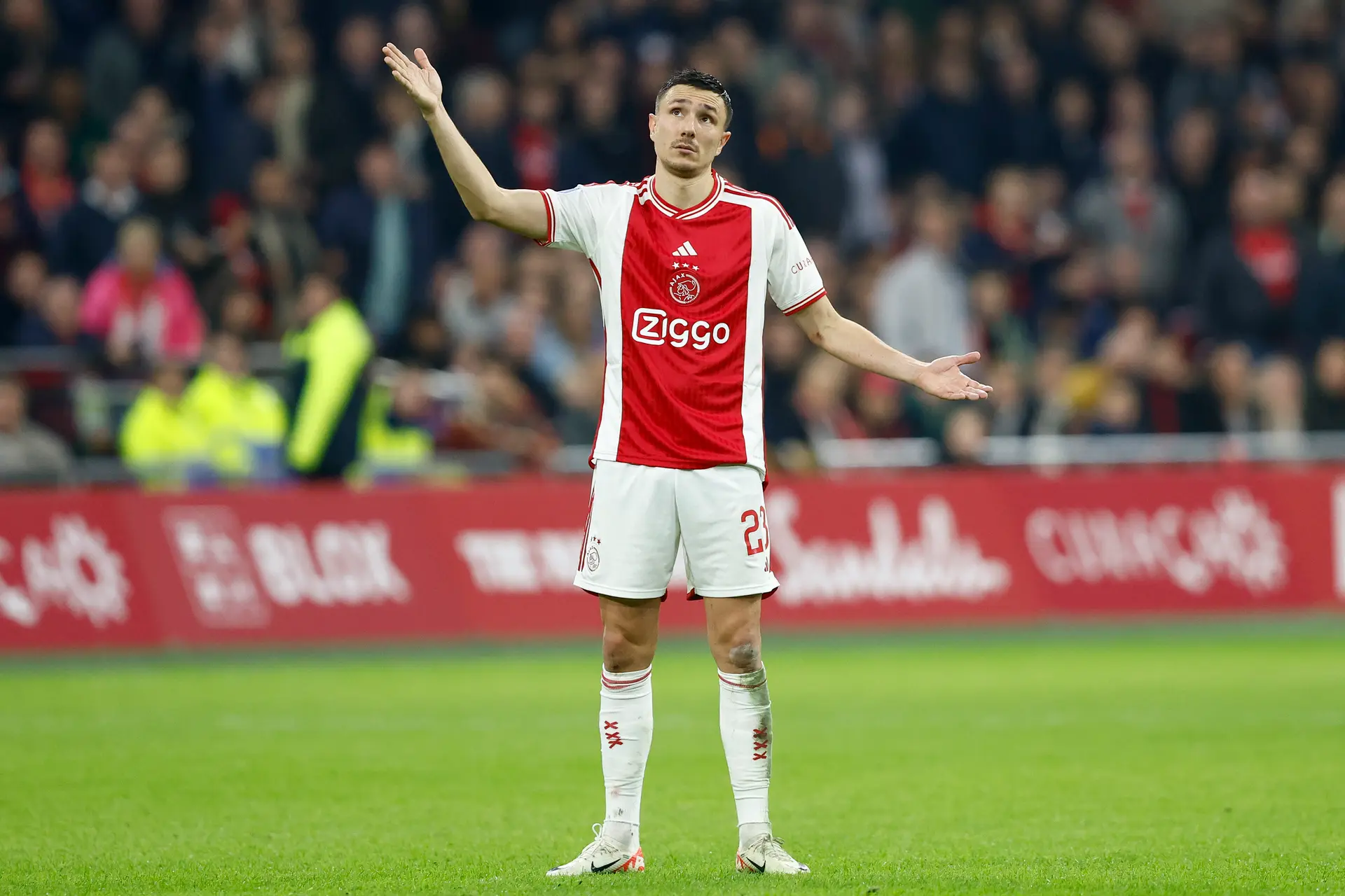 Van Hooijdonk ziet omslag bij Ajax: 'Berghuis was aan het tackelen'