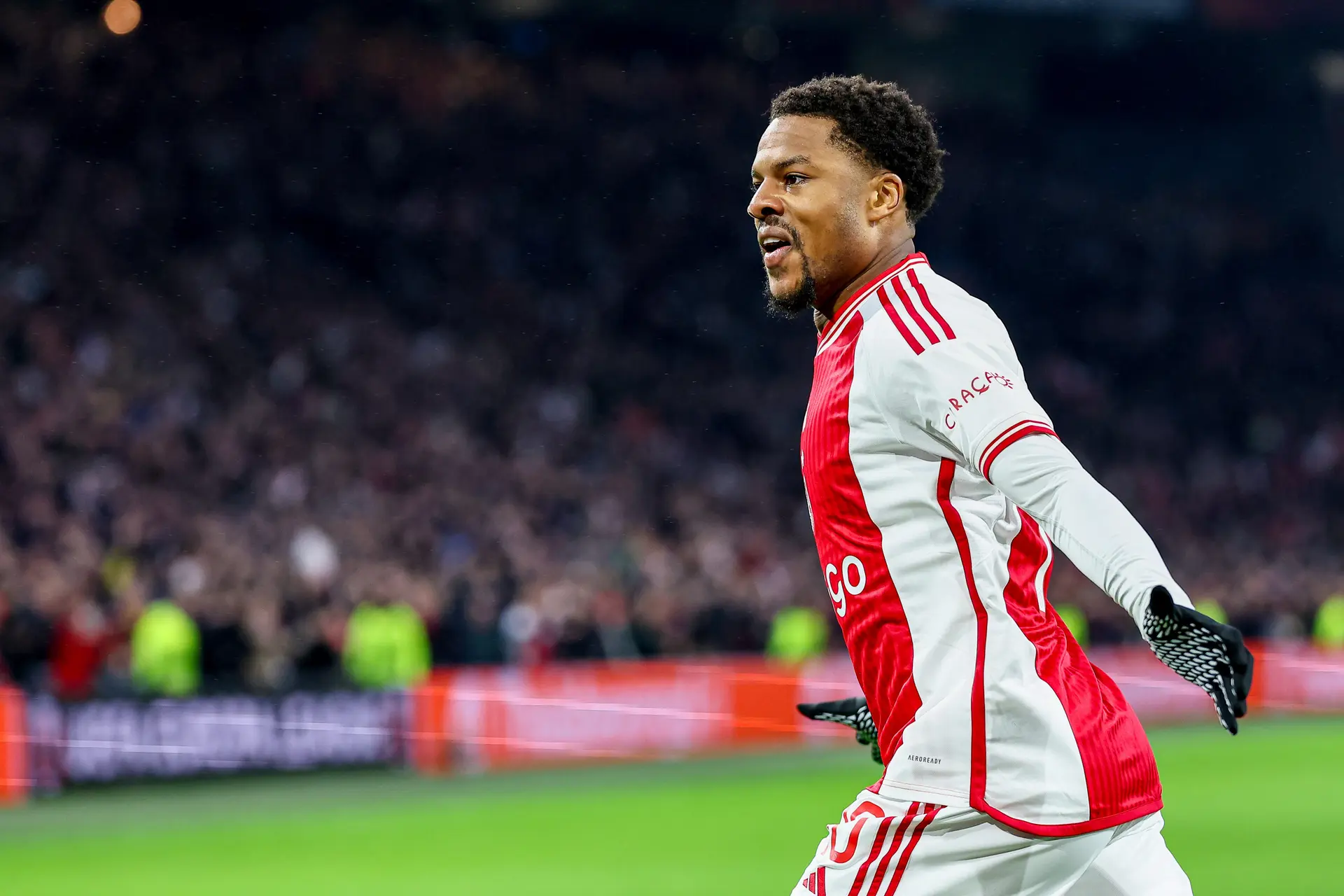 [Update III] 'Streep door transfer Akpom naar Nottingham Forest; Ajax geeft geen groen licht'