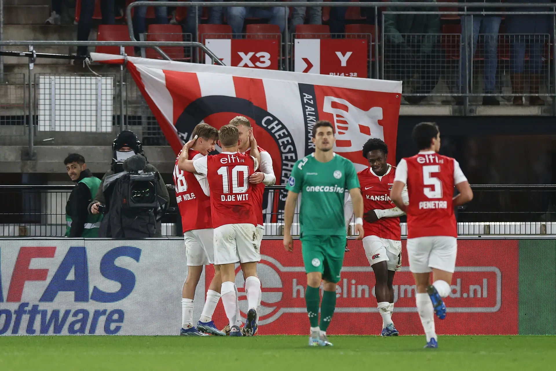 AZ na rust ruim langs Almere City, NEC boekt uitzege op PEC Zwolle