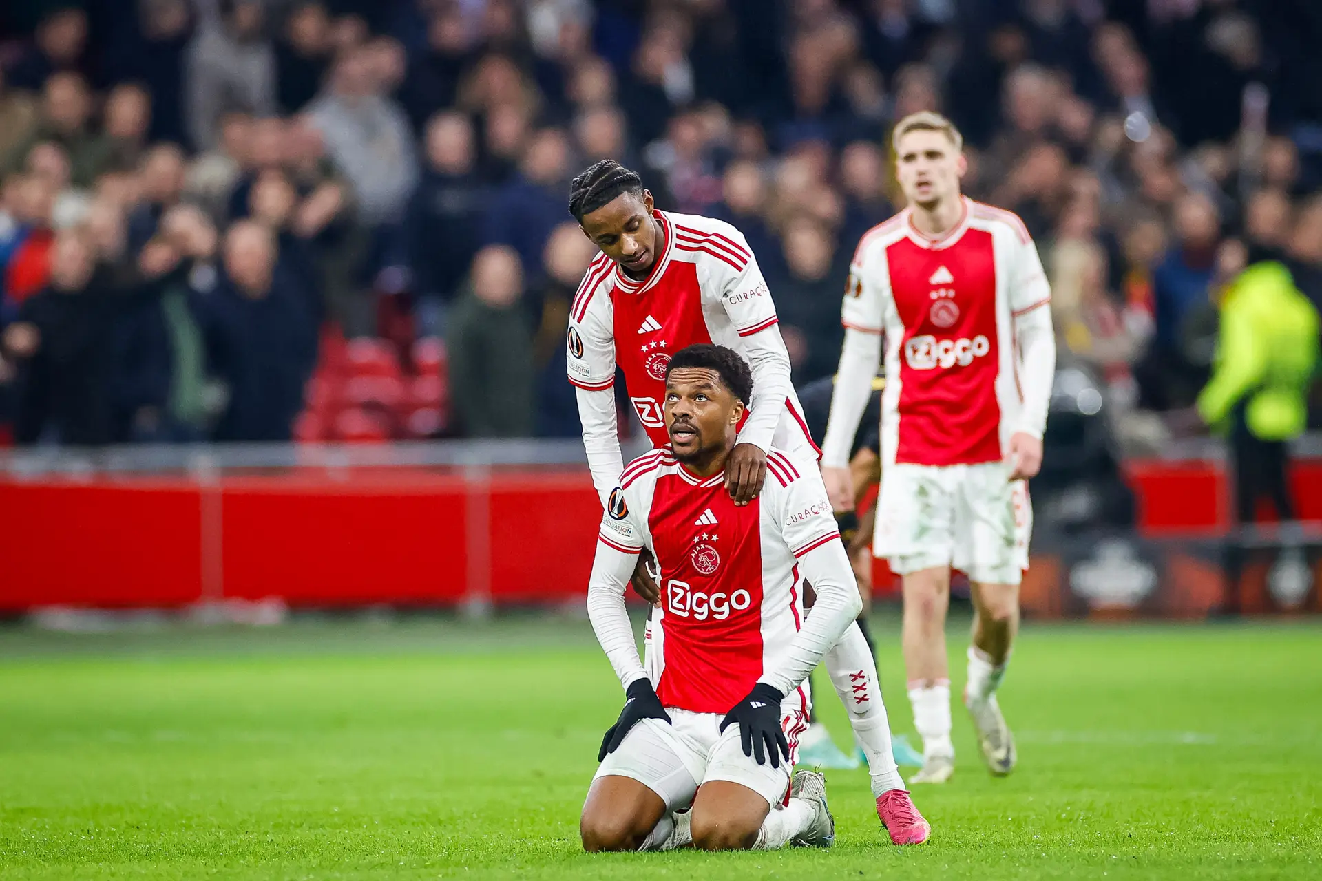 Akpom gefrustreerd na gemiste kansen: 'Ik had misschien te veel tijd'