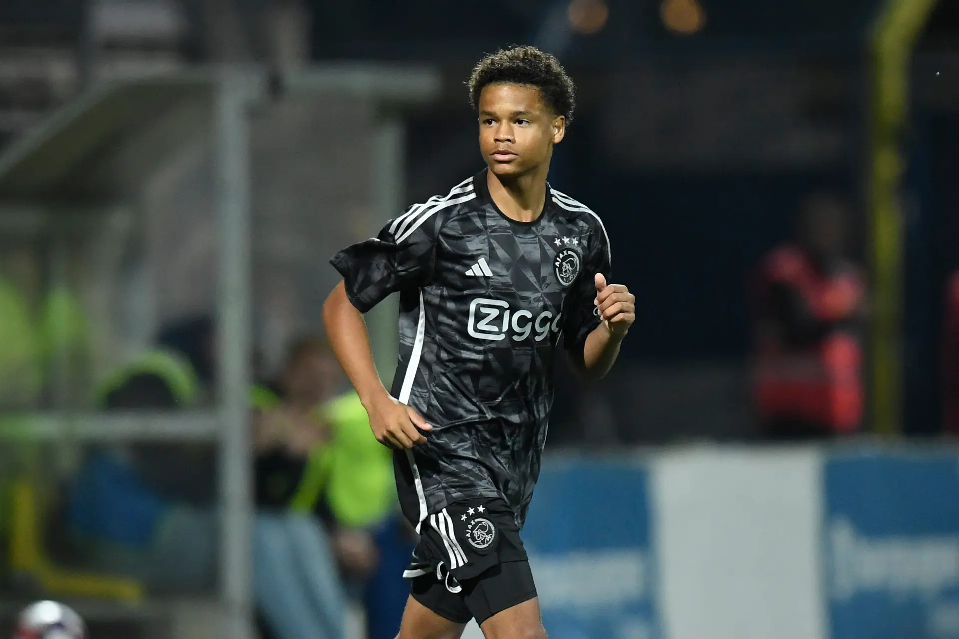 Ajax O18 weet niet te overtuigen en wint nipt met 2-1 van FC Groningen O18