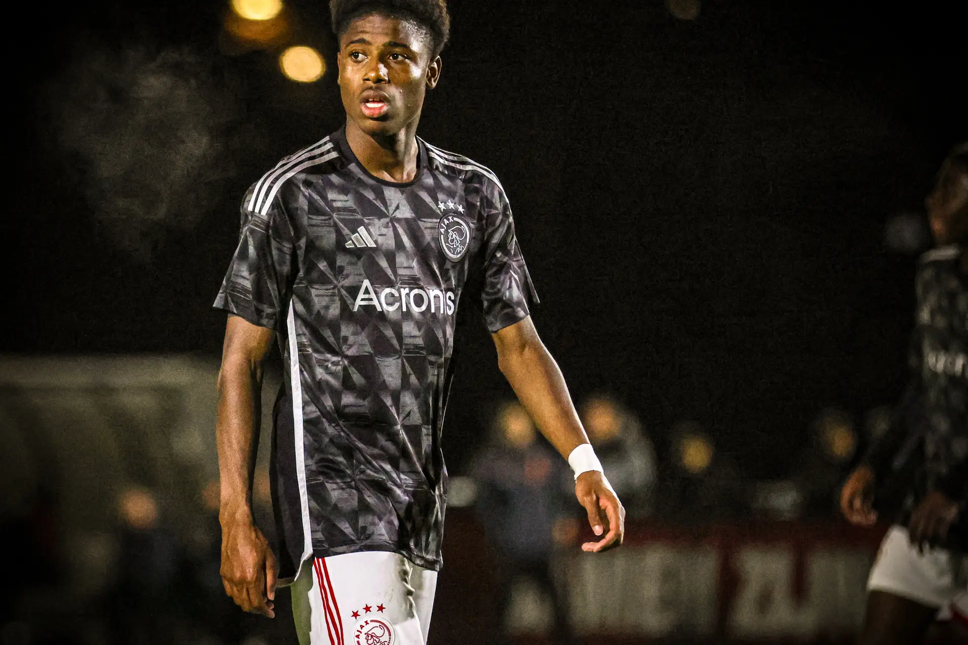 Oranje O16 met ruime cijfers langs Japan, Oranje O17 hard onderuit tegen Portugal