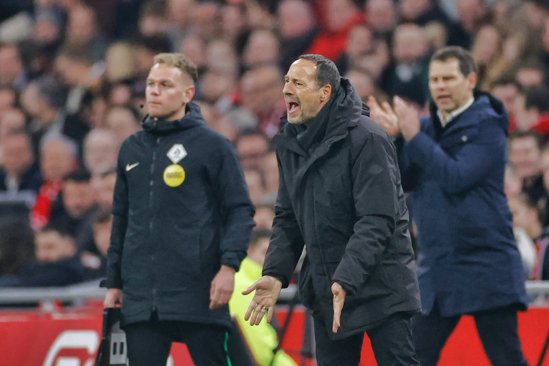 Vink zag Ajax wegzakken: 'Tahirović en Taylor gingen voor de verdediging spelen'
