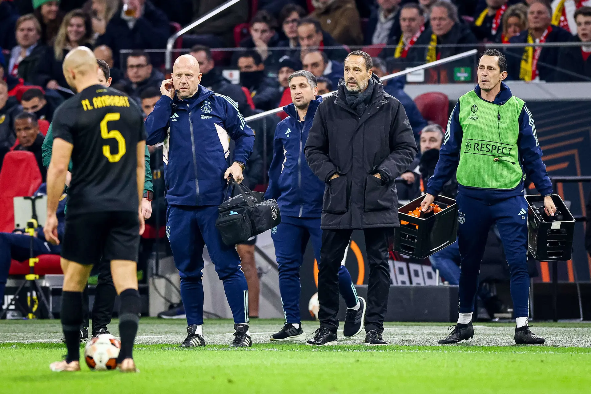 Van 't Schip ziet Ajax naar winterstop snakken: 'Veel jongens lopen op de laatste benen'