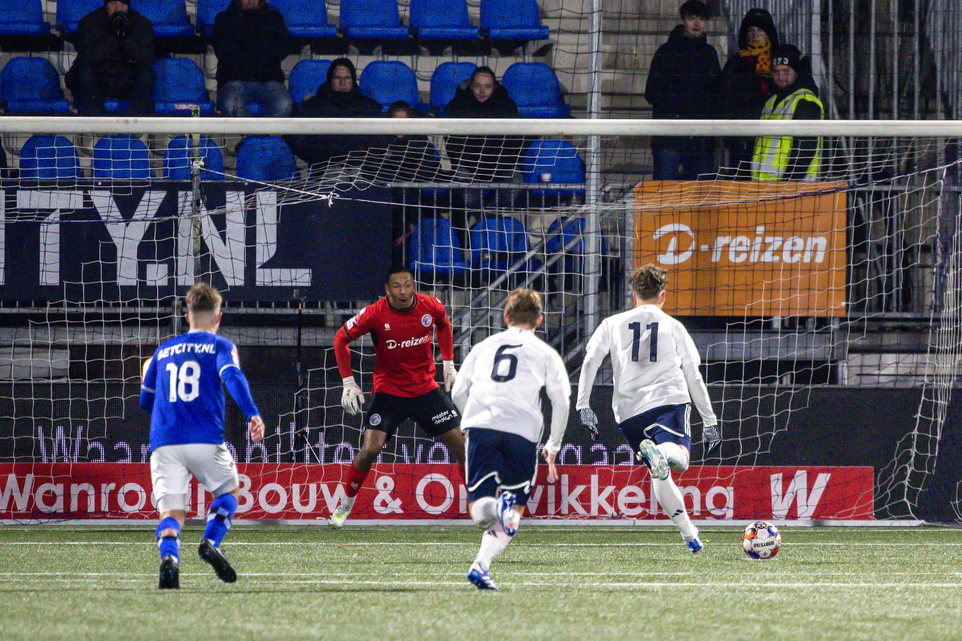 Blessure Godts dreigt creativiteitsprobleem Jong Ajax nog groter te maken