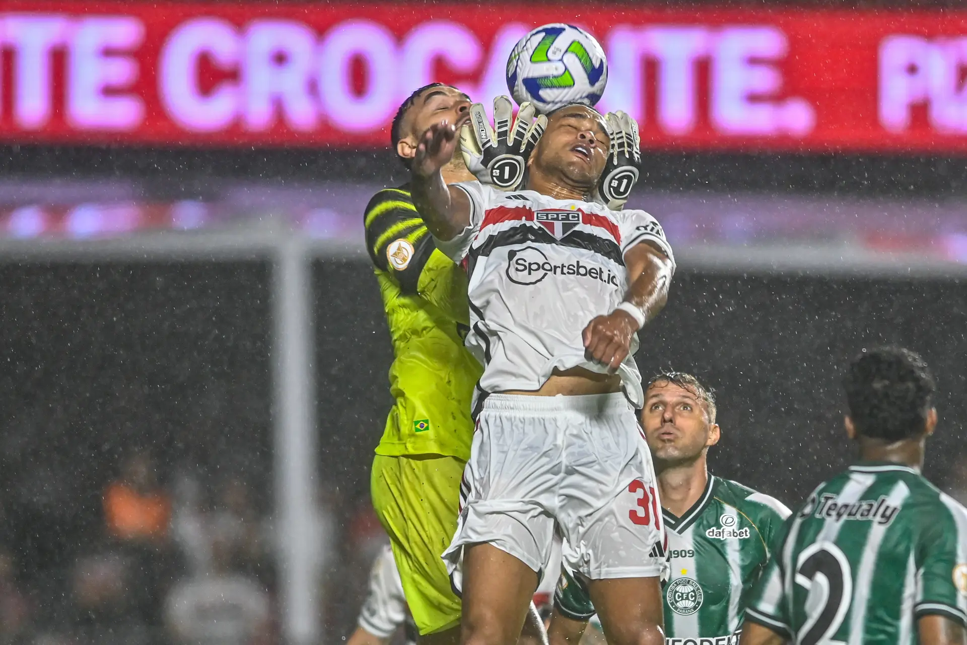Geruchtenmolen: 'Ajax heeft interesse in São Paulo-spits Juan'