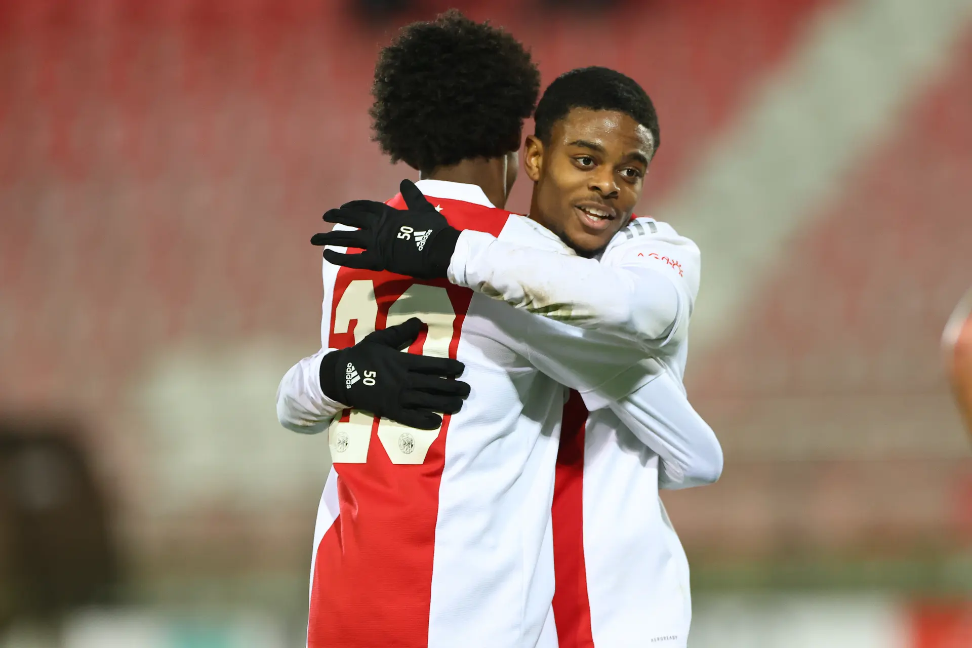 Hansen trof neefje Martha tijdens NEC-Ajax: 'Voor ons een bijzondere dag'