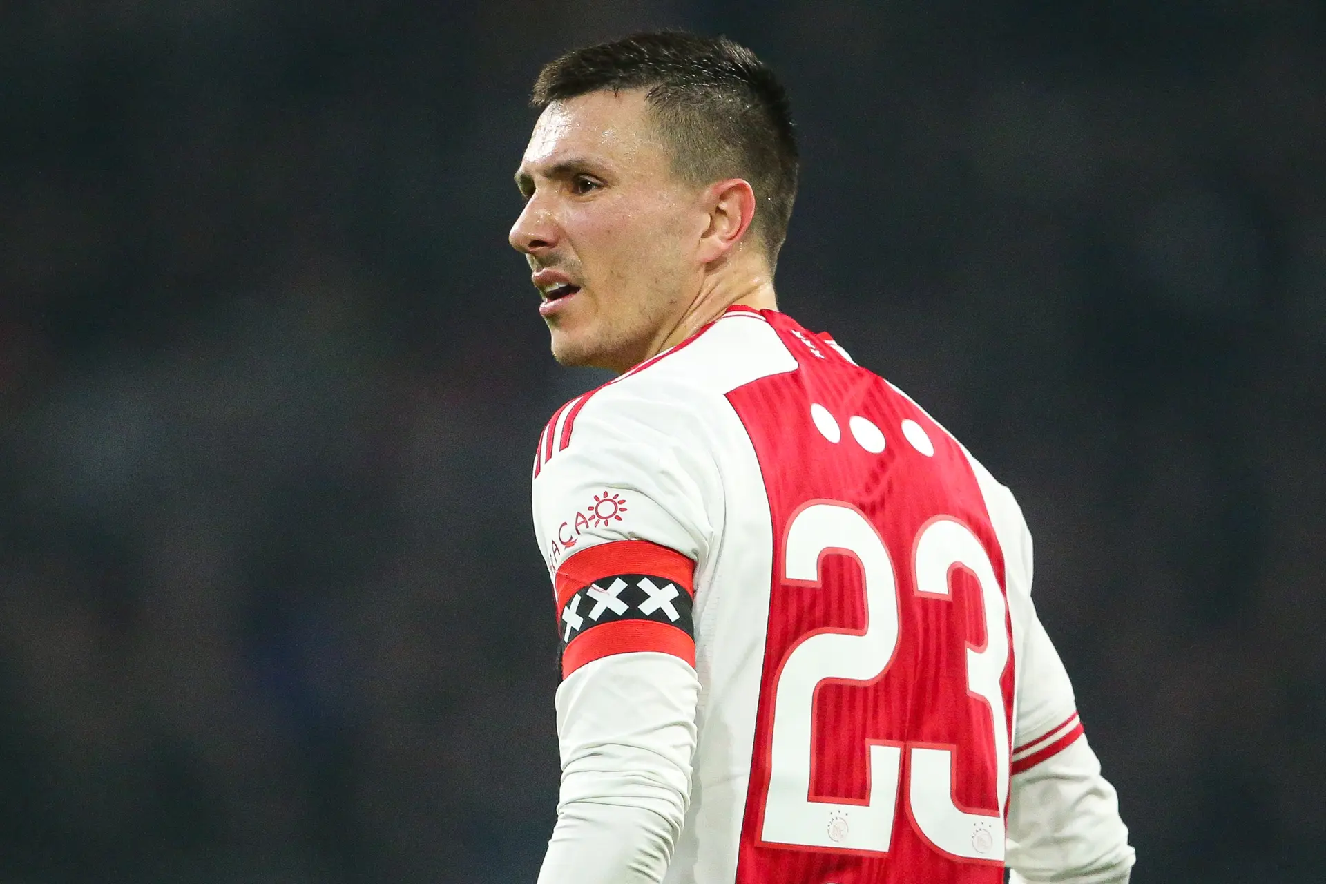 Berghuis wilde geen aanvoerder van Ajax worden: 'Hij wil bezig zijn met het team en het spel'