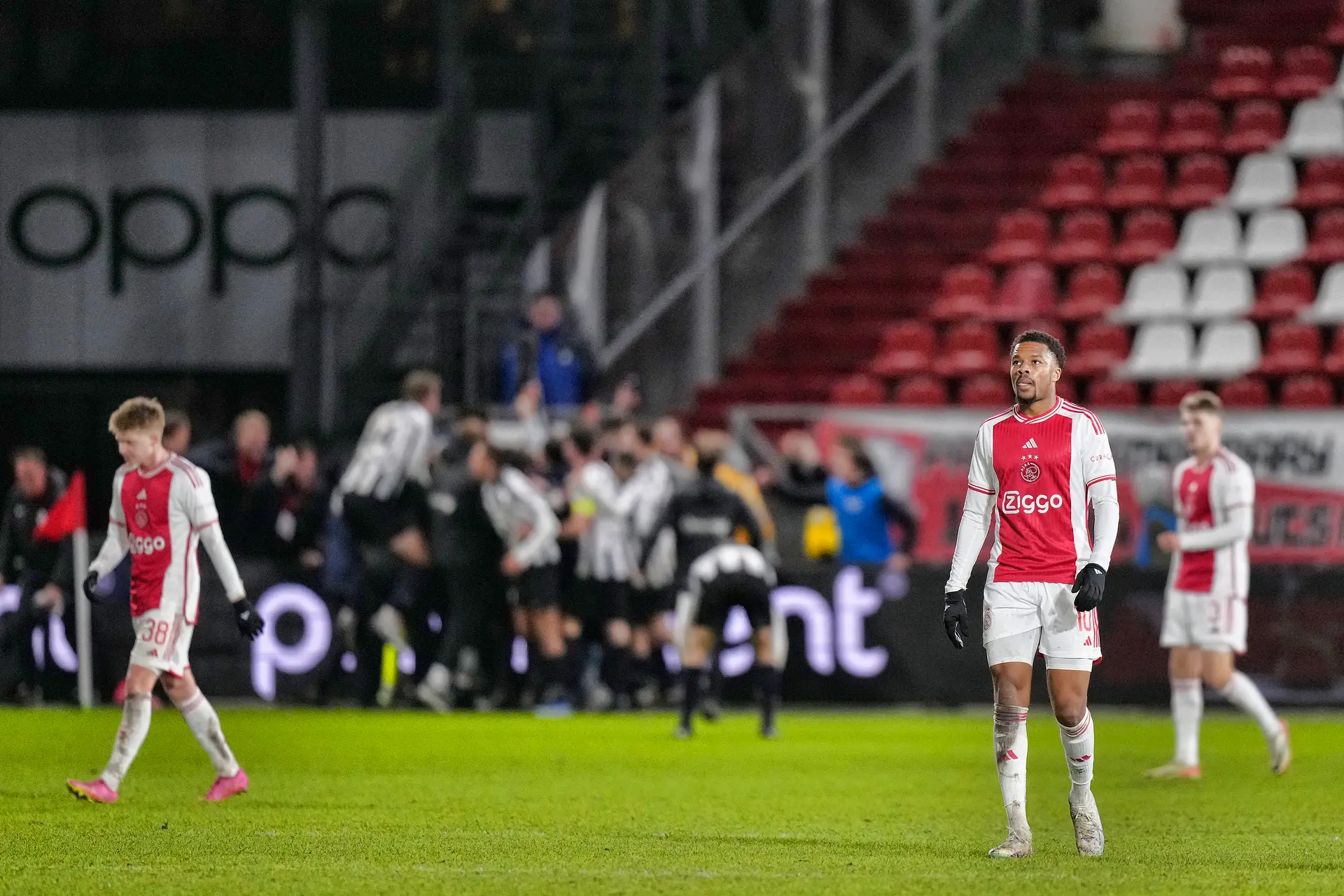 Dramatisch Ajax uitgeschakeld in beker na blamage tegen USV Hercules